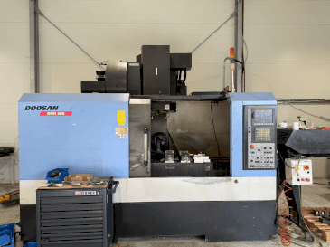 Mašīnas DOOSAN DNM 500 pretskats