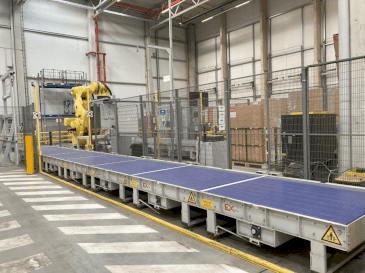 Mašīnas FANUC M-2000iA/1700L pretskats