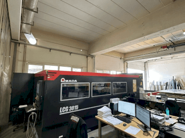 Mašīnas AMADA LCG-3015 pretskats