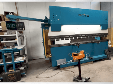 Mašīnas ADIRA QIH-11030 DNC CR  pretskats