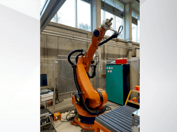 Mašīnas KUKA KR 240-2 2000 pretskats