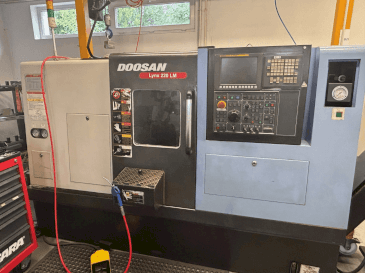 Mašīnas DOOSAN LYNX 200 LM  pretskats