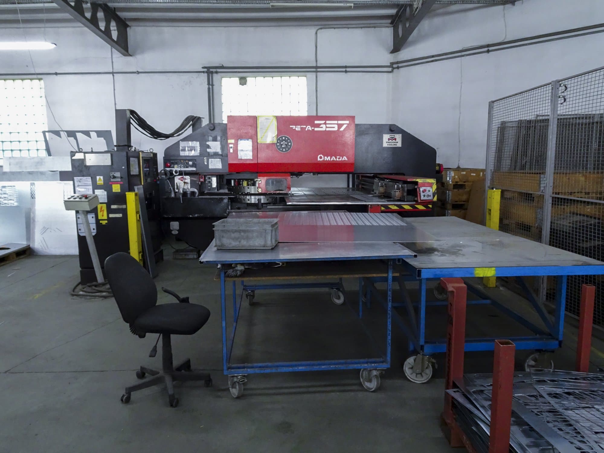 Mašīnas AMADA PEGA 357  pretskats