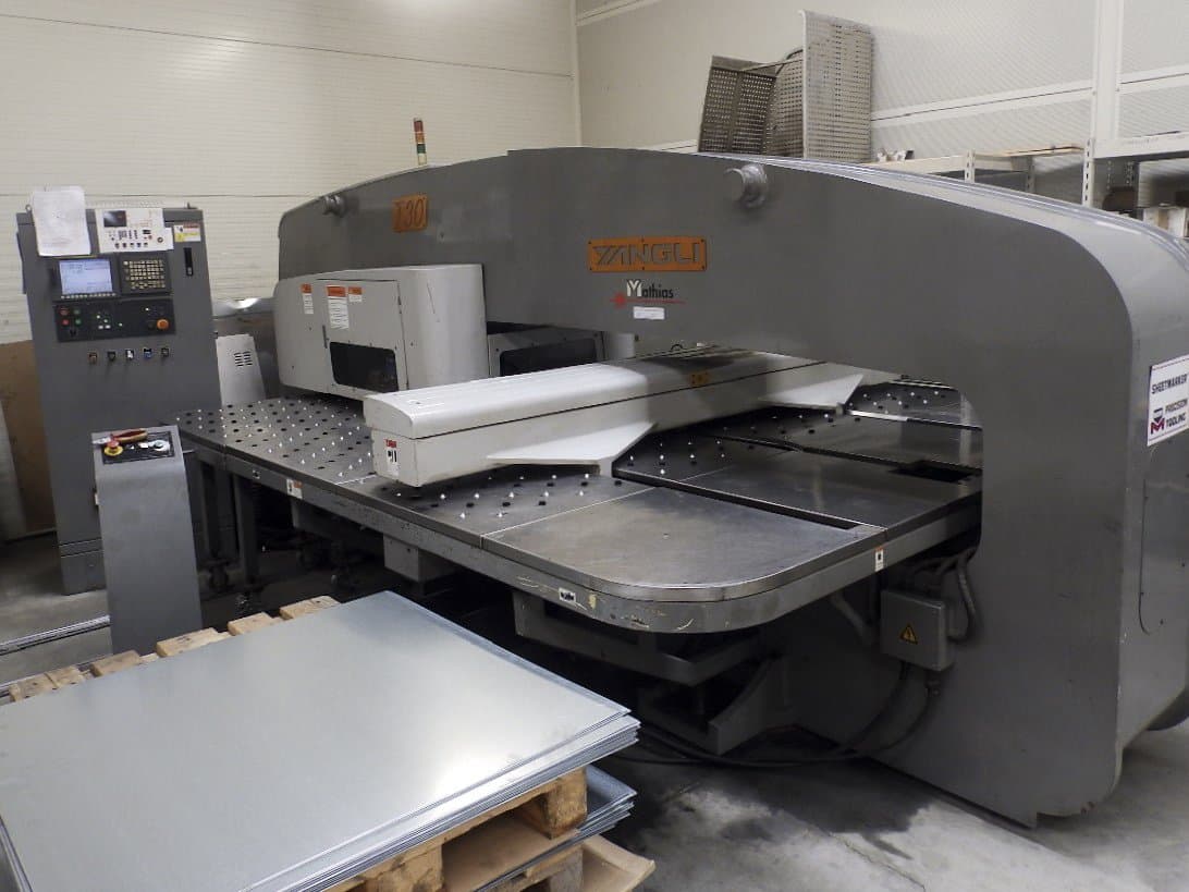 Mašīnas Yangli T30 skats no kreisās puses