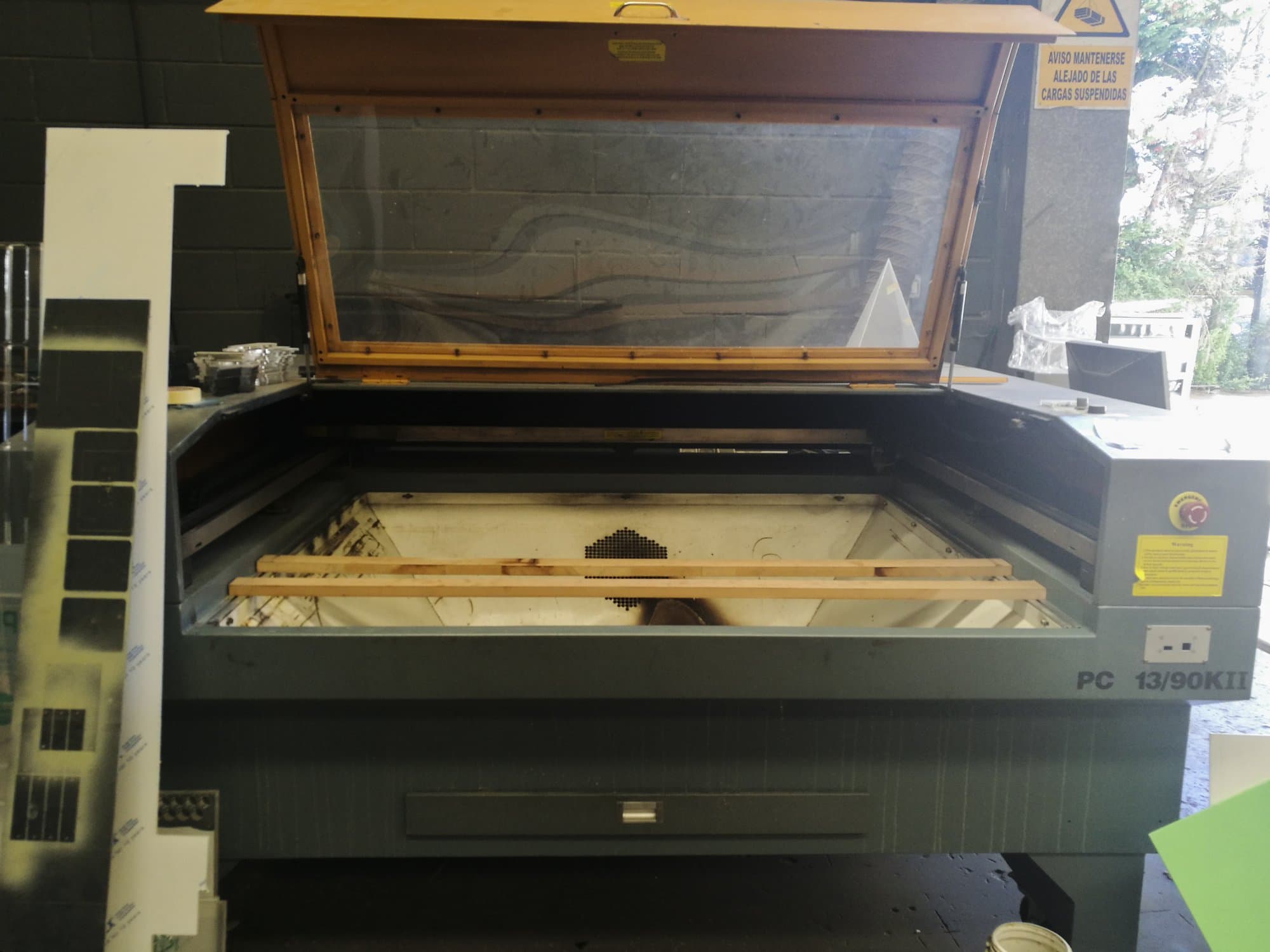 Mašīnas PC 13/90KII pretskats