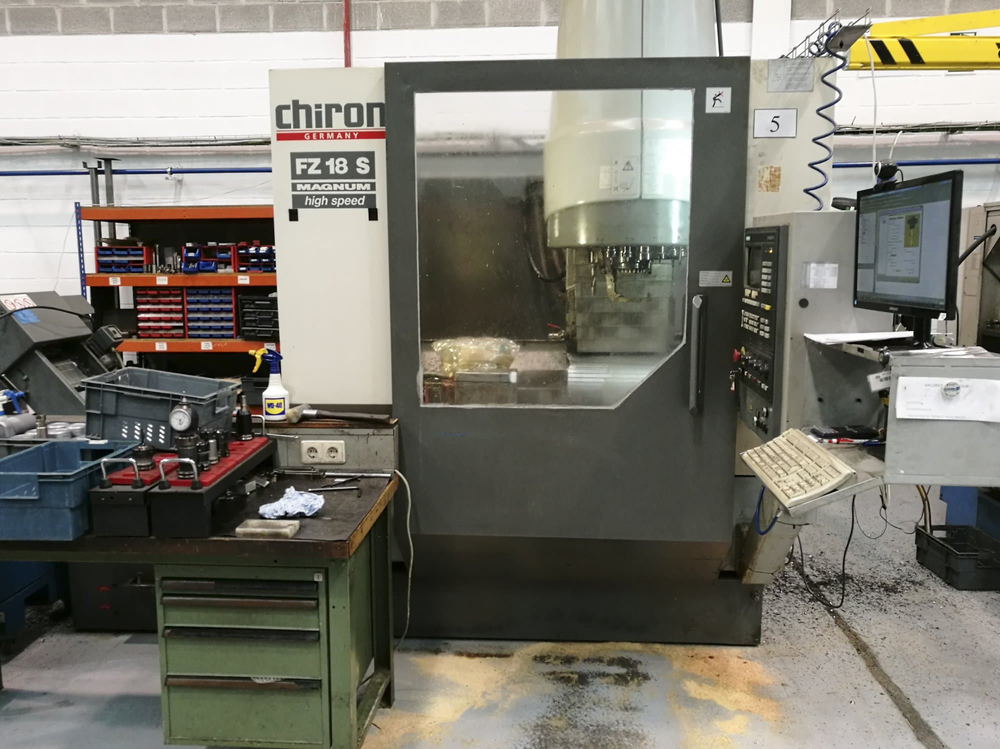 Mašīnas Chiron FZ18 S Magnum pretskats