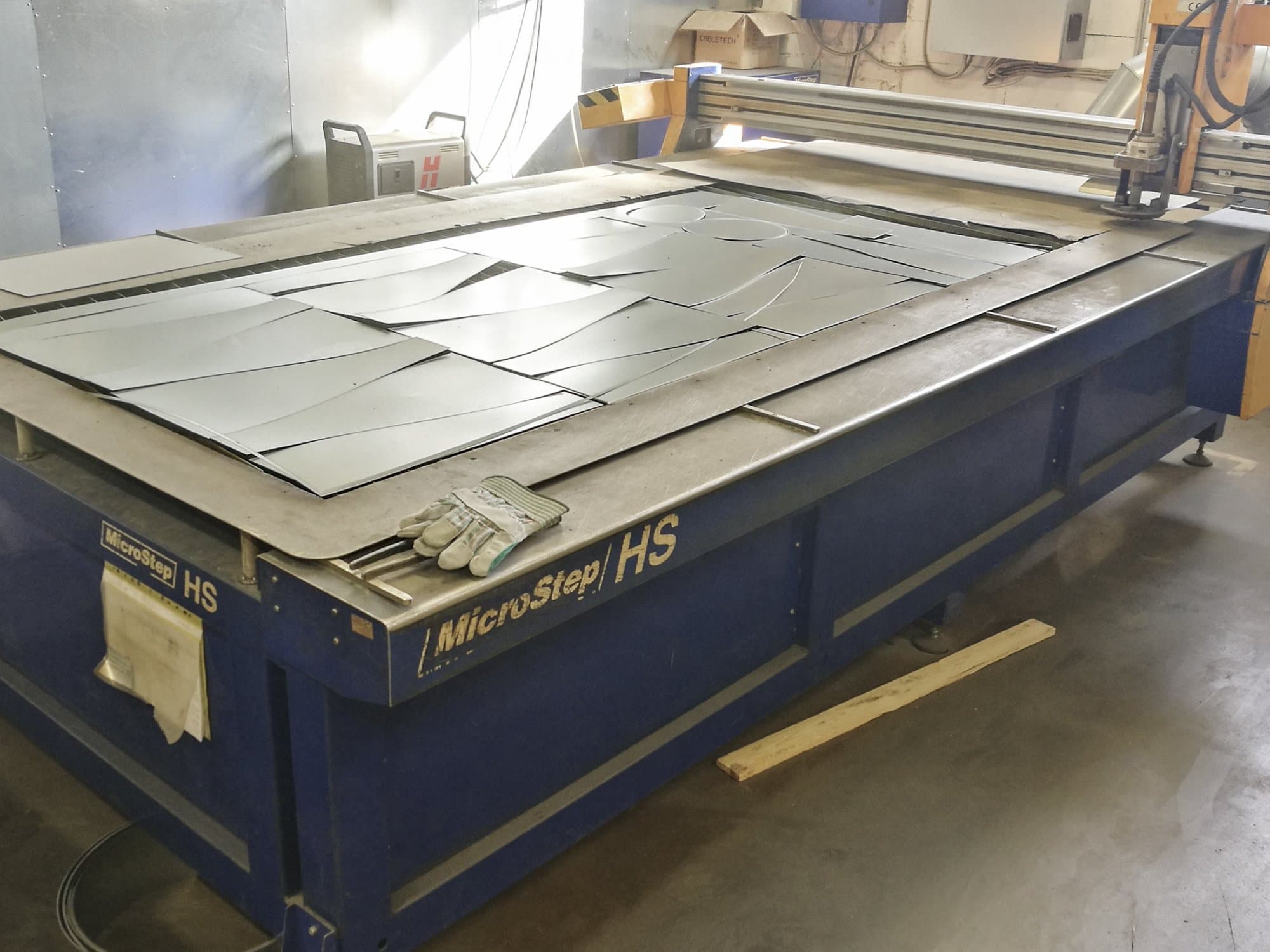 Mašīnas MicroStep HS 3001.15 P skats no labās puses