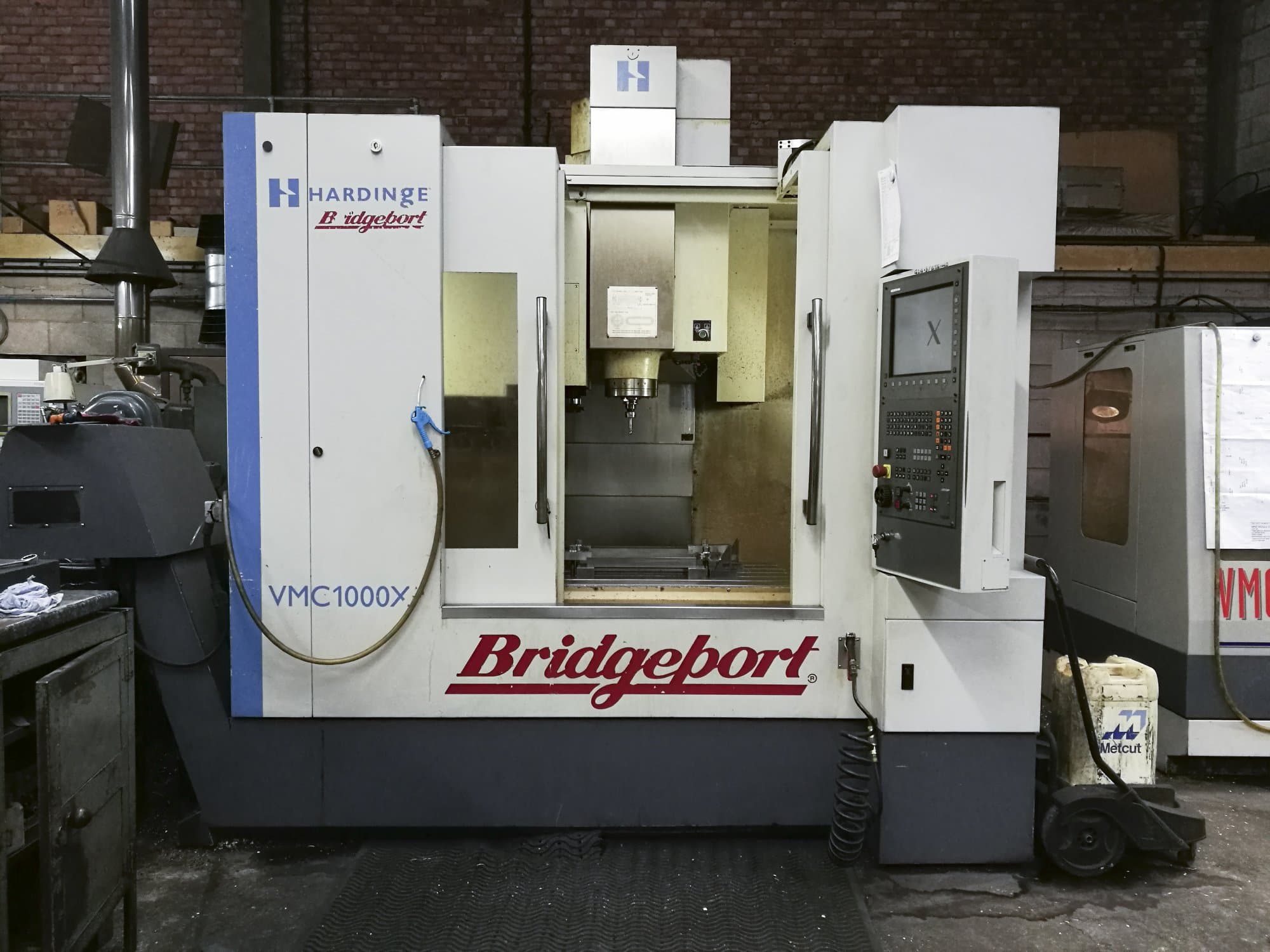 Mašīnas Bridgeport VMC XP3-1000 pretskats