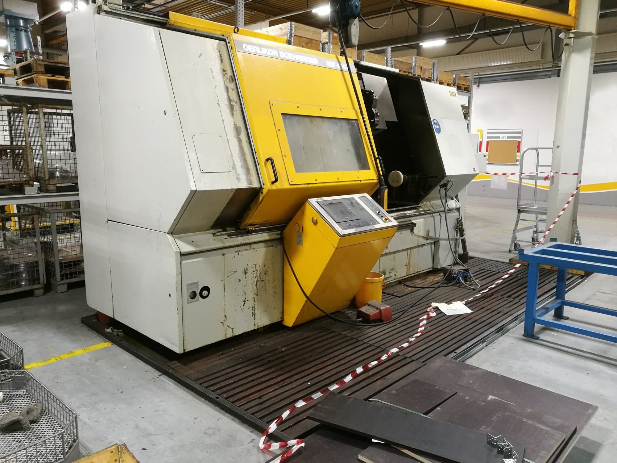 Mašīnas OERLIKON BOEHRINGER VDF400C-F skats no kreisās puses