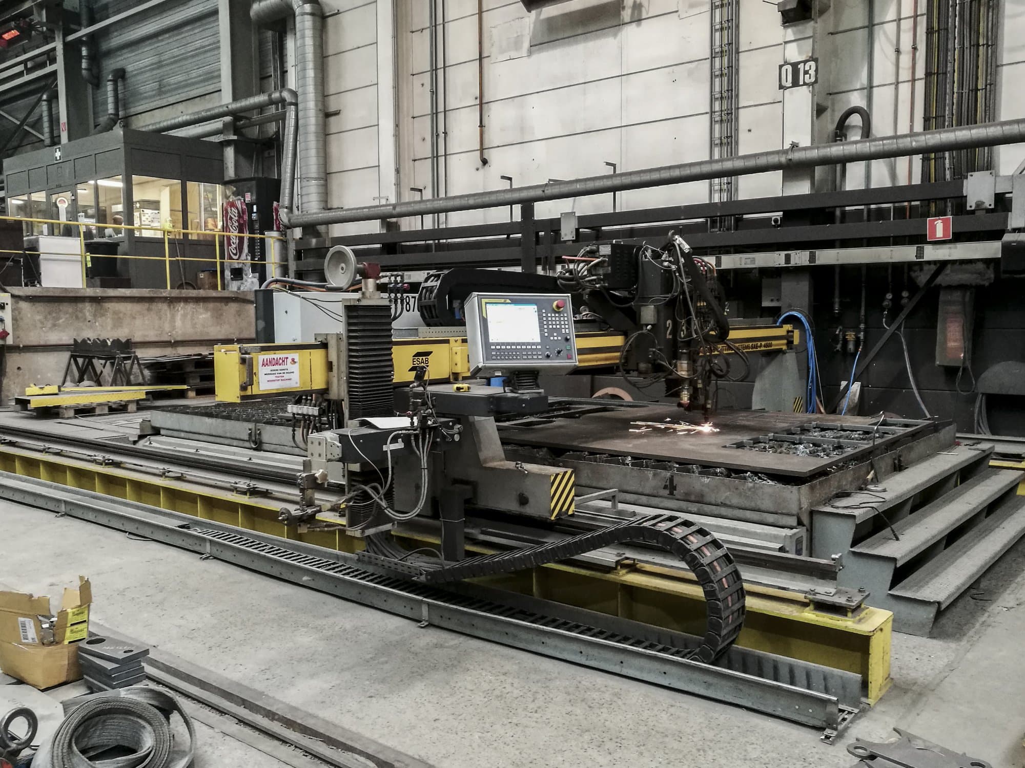 Mašīnas ESAB SUPRAREX SXE-P 4500 skats  no labās puses