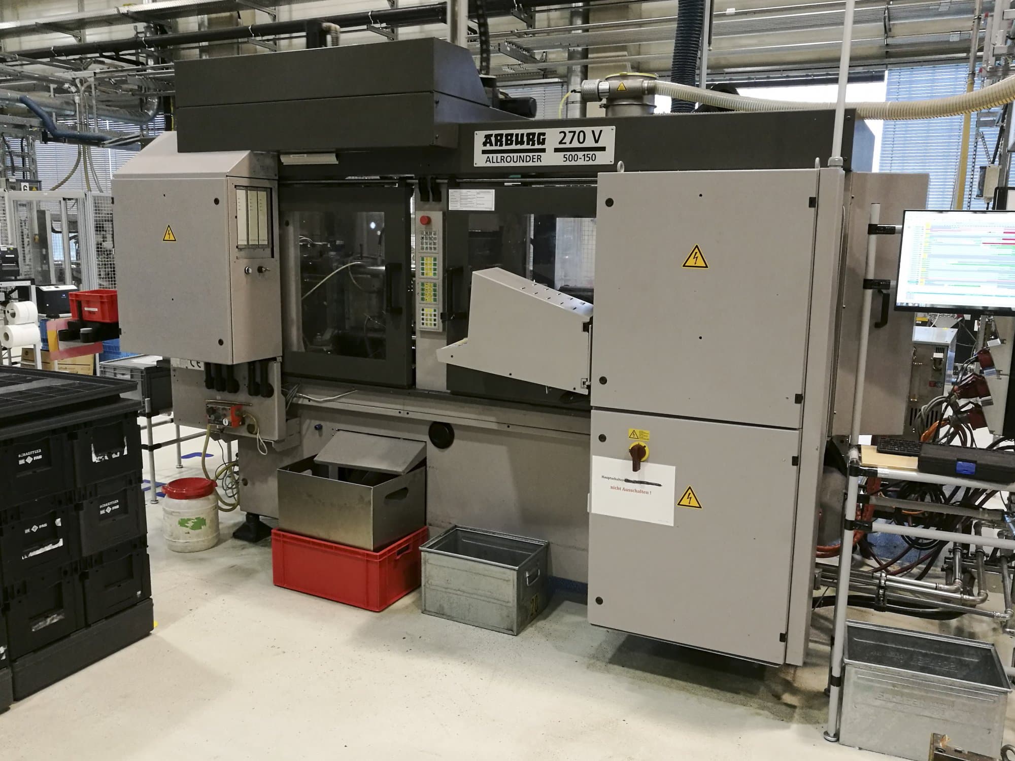 Mašīnas Arburg 270V 500-150 skats  no labās puses
