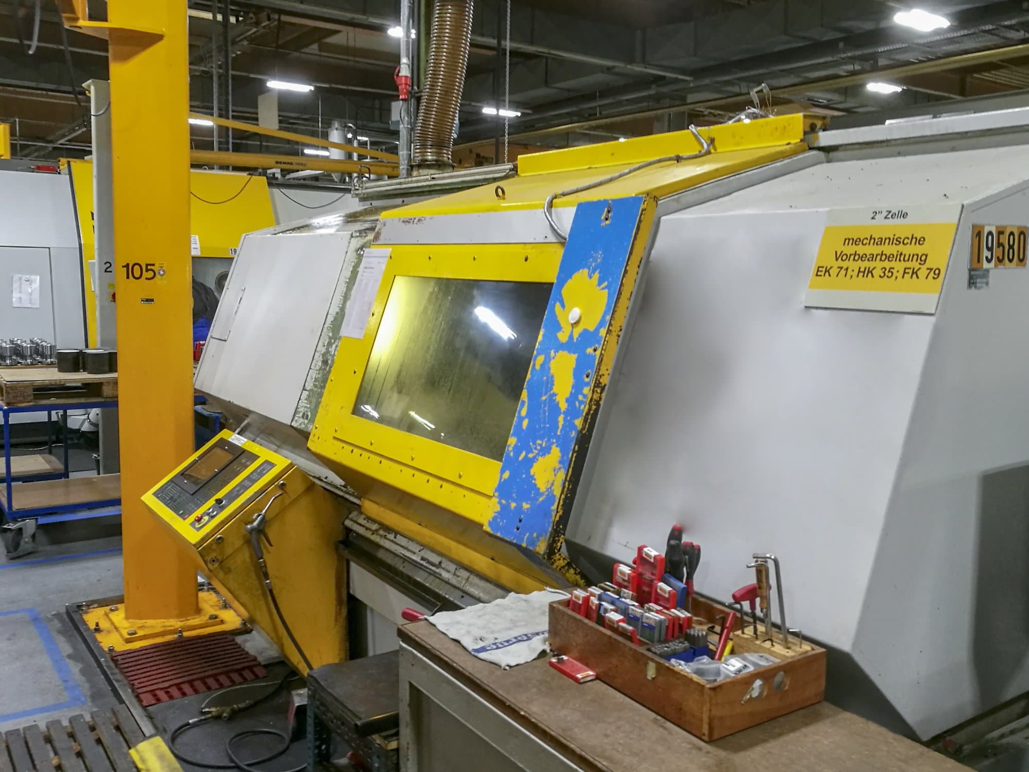 Mašīnas OERLIKON BOEHRINGER VDF 250 C-F skats no labās puses