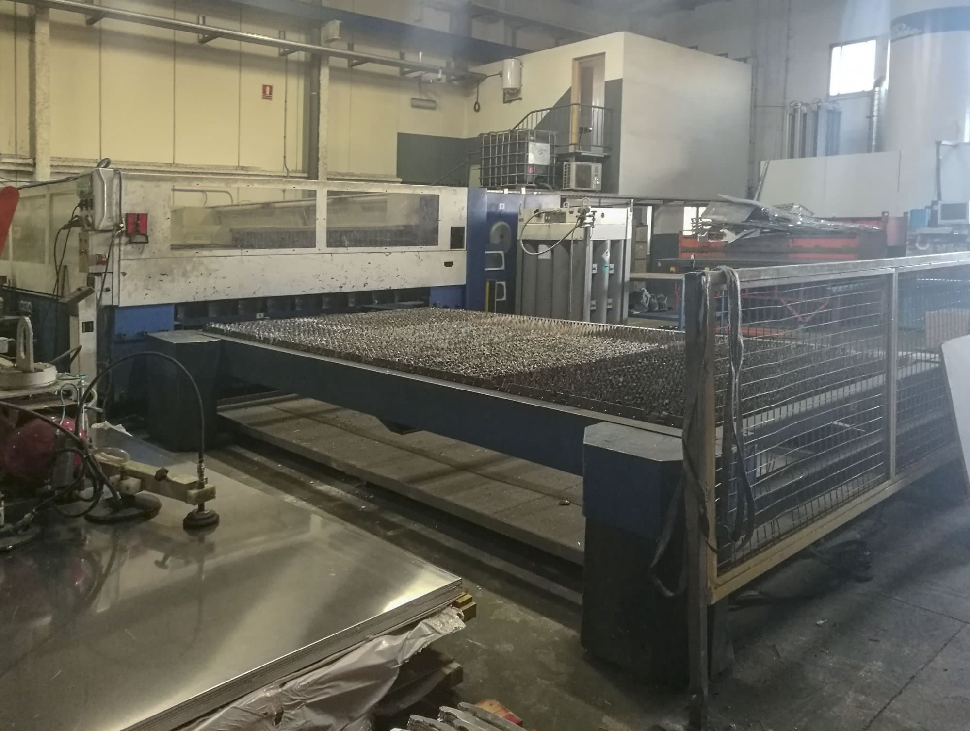 Mašīnas Trumpf Trumatic L4030 skats no kreisās puses