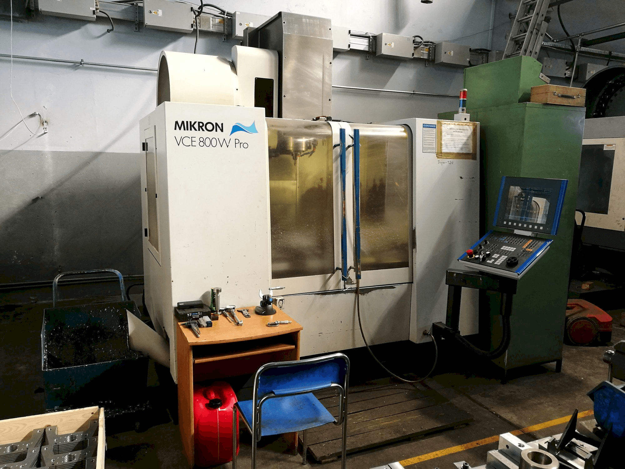 Mašīnas MIKRON VCE 800W Pro pretskats