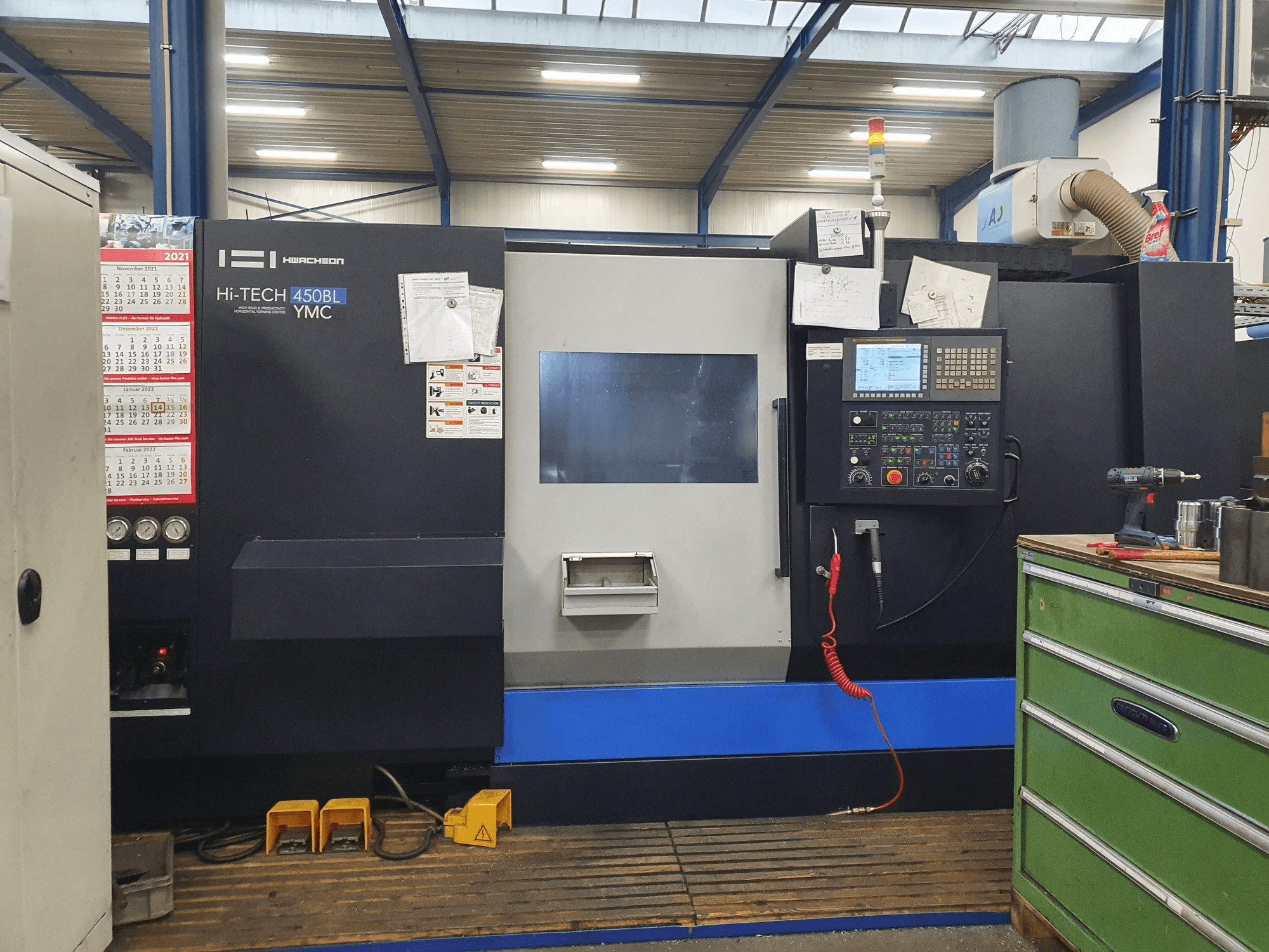 Mašīnas HWACHEON HI-TECH 450BL YMC pretskats