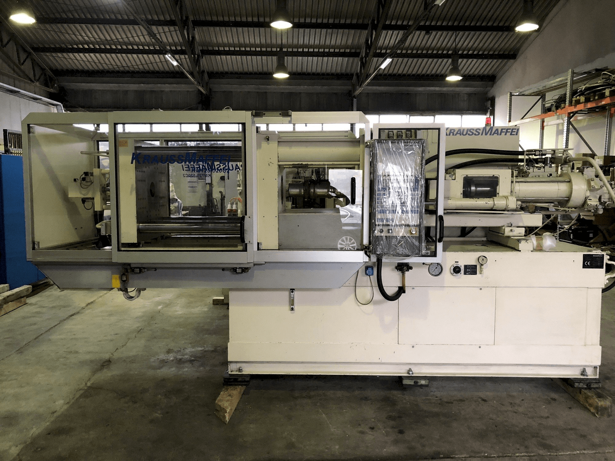 Mašīnas Krauss Maffei 125-520 pretskats