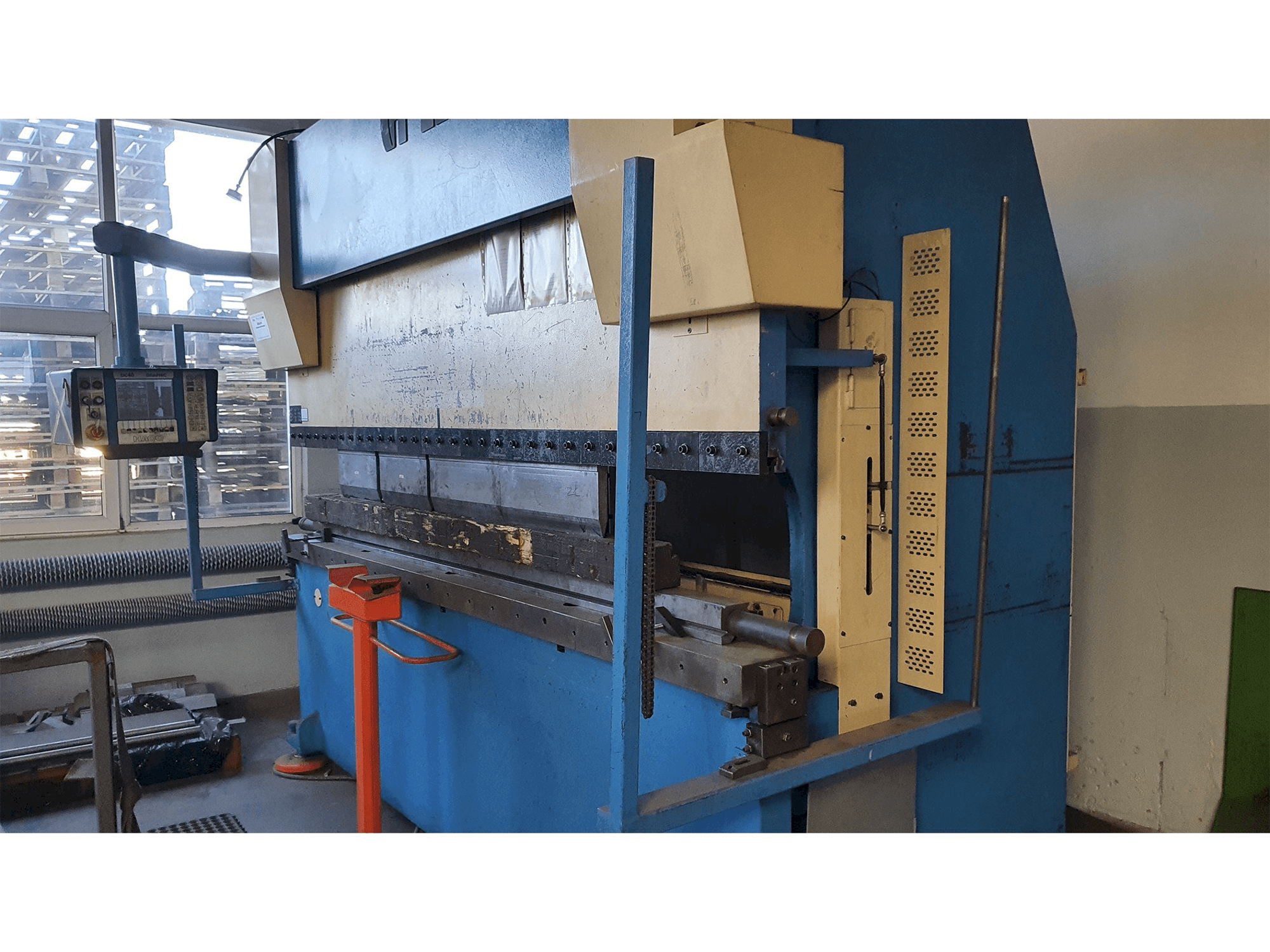 Mašīnas HACO ERM30175 pretskats