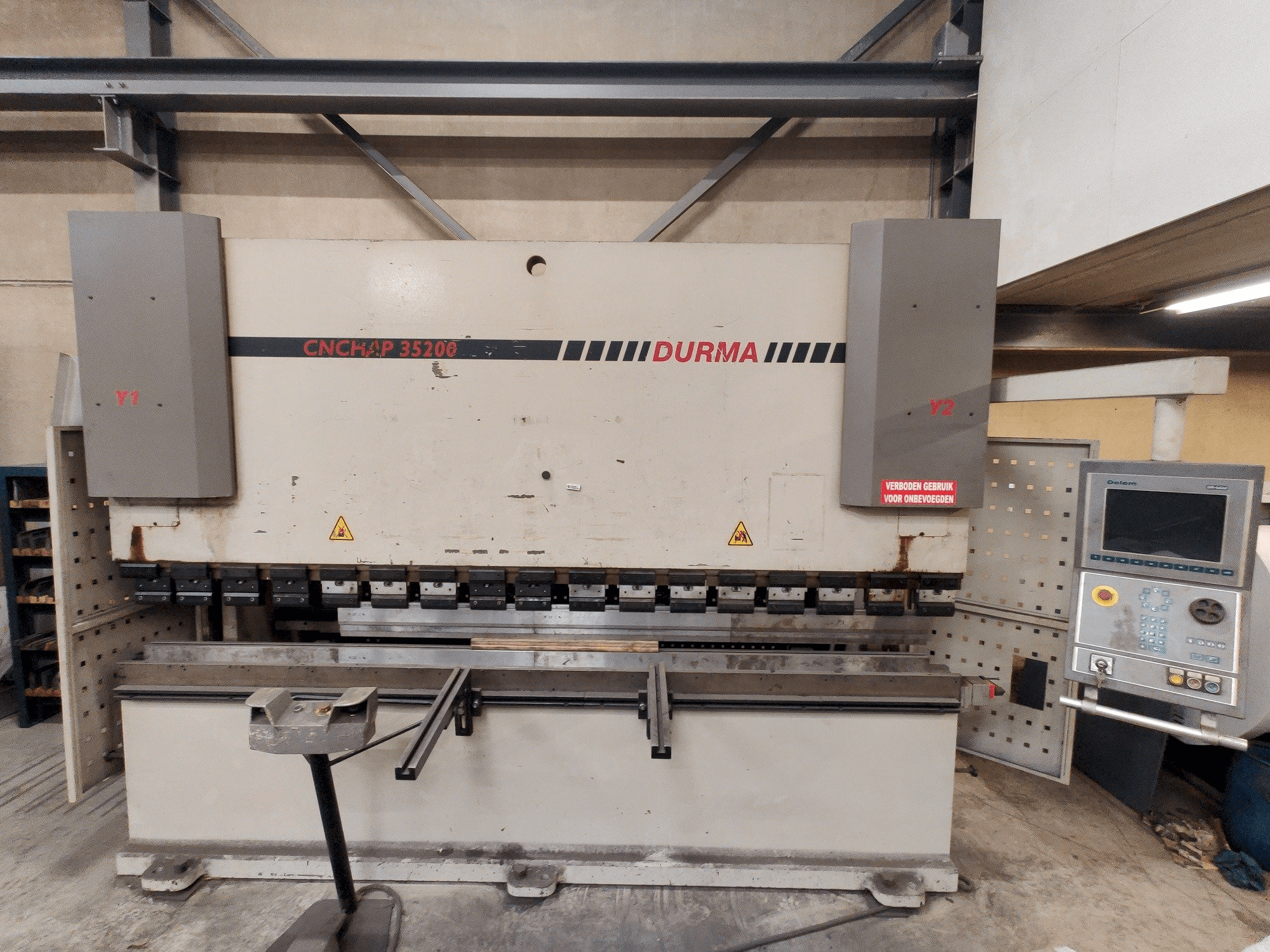 Mašīnas Durma CNC HAP 35200 pretskats