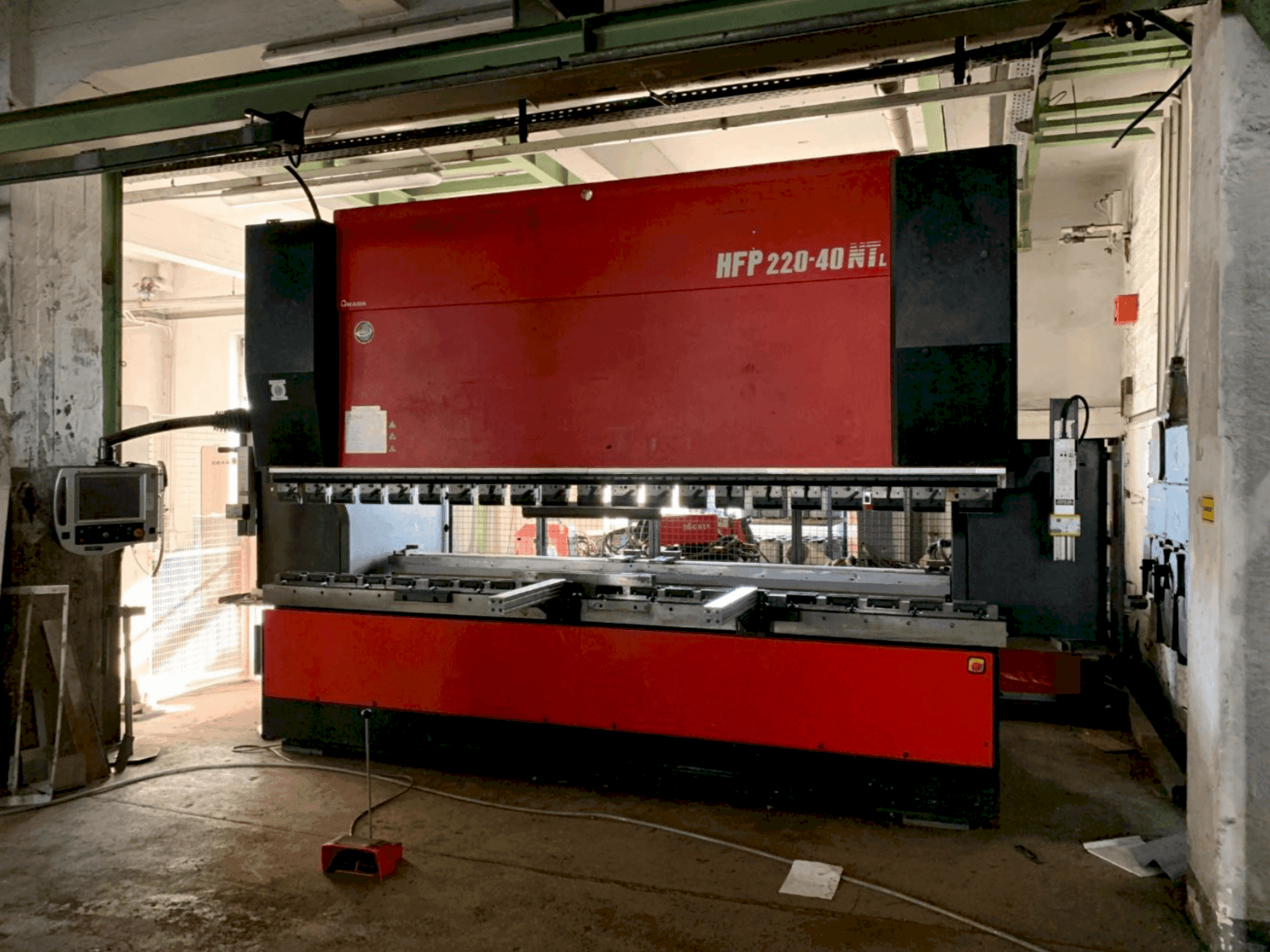 Mašīnas AMADA HFP NT 220-4L pretskats