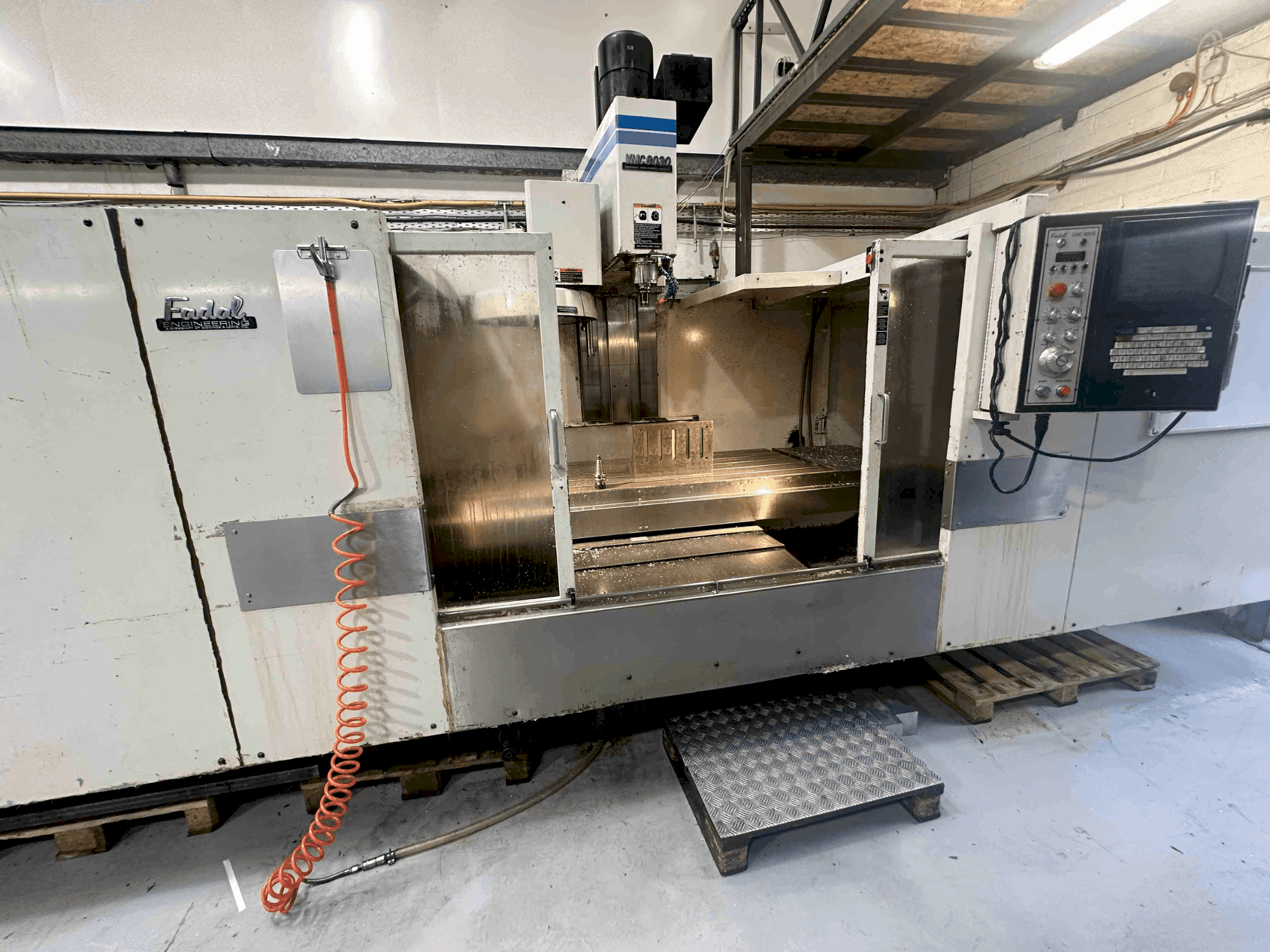 Mašīnas FADAL VMC8030HT pretskats