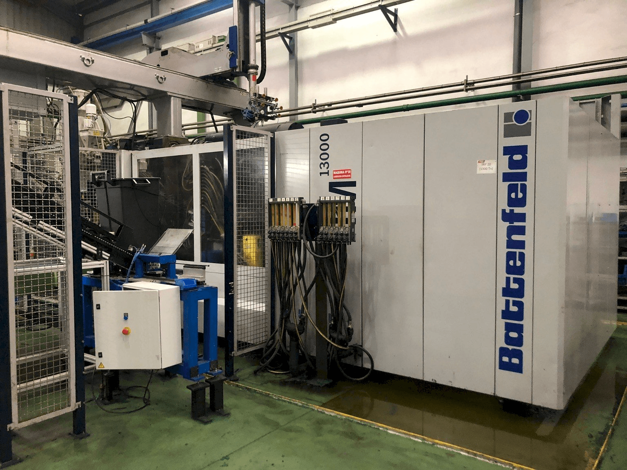 Mašīnas Battenfeld HM 13000 pretskats