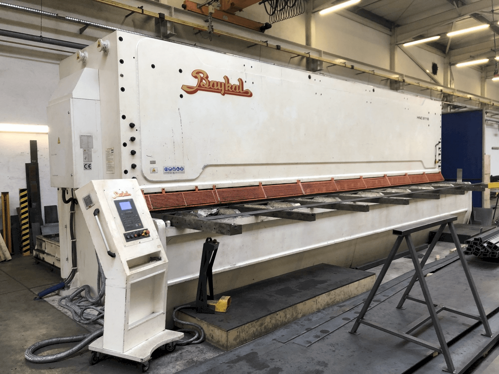 Mašīnas Baykal HNC 8116 pretskats