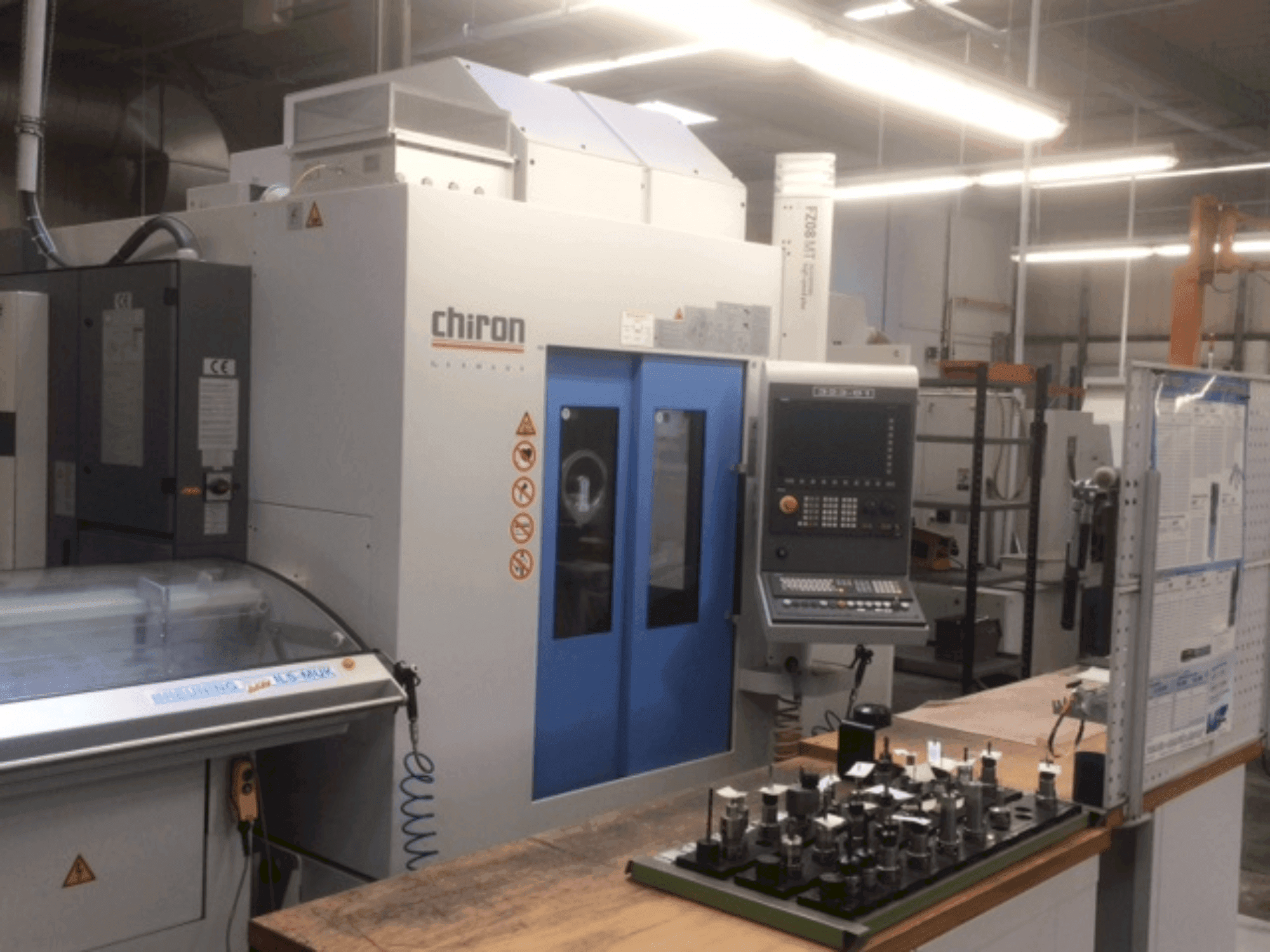 Mašīnas CHIRON FZ08 MT (2011) pretskats