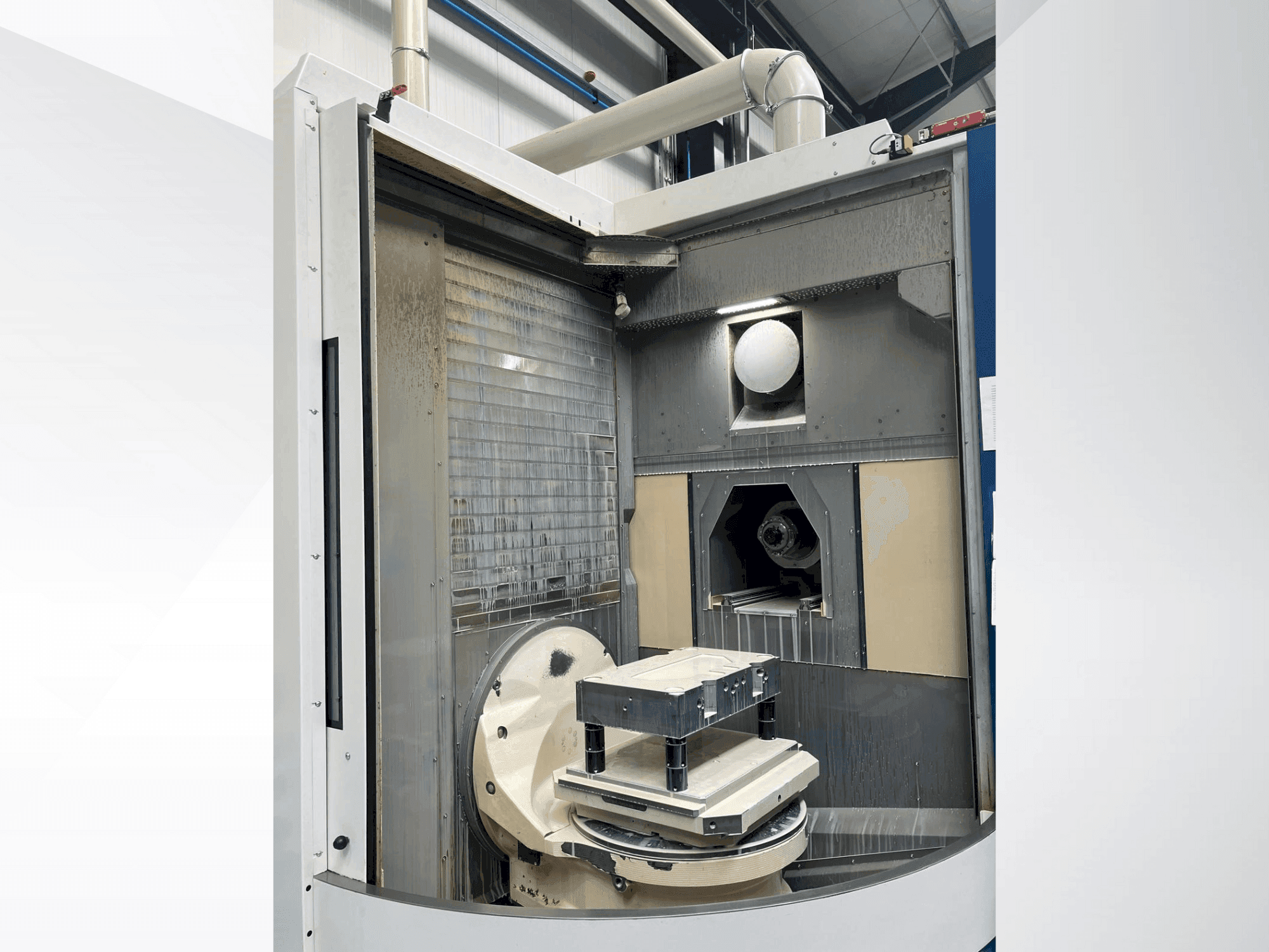 Mašīnas GROB G550a darba telpa