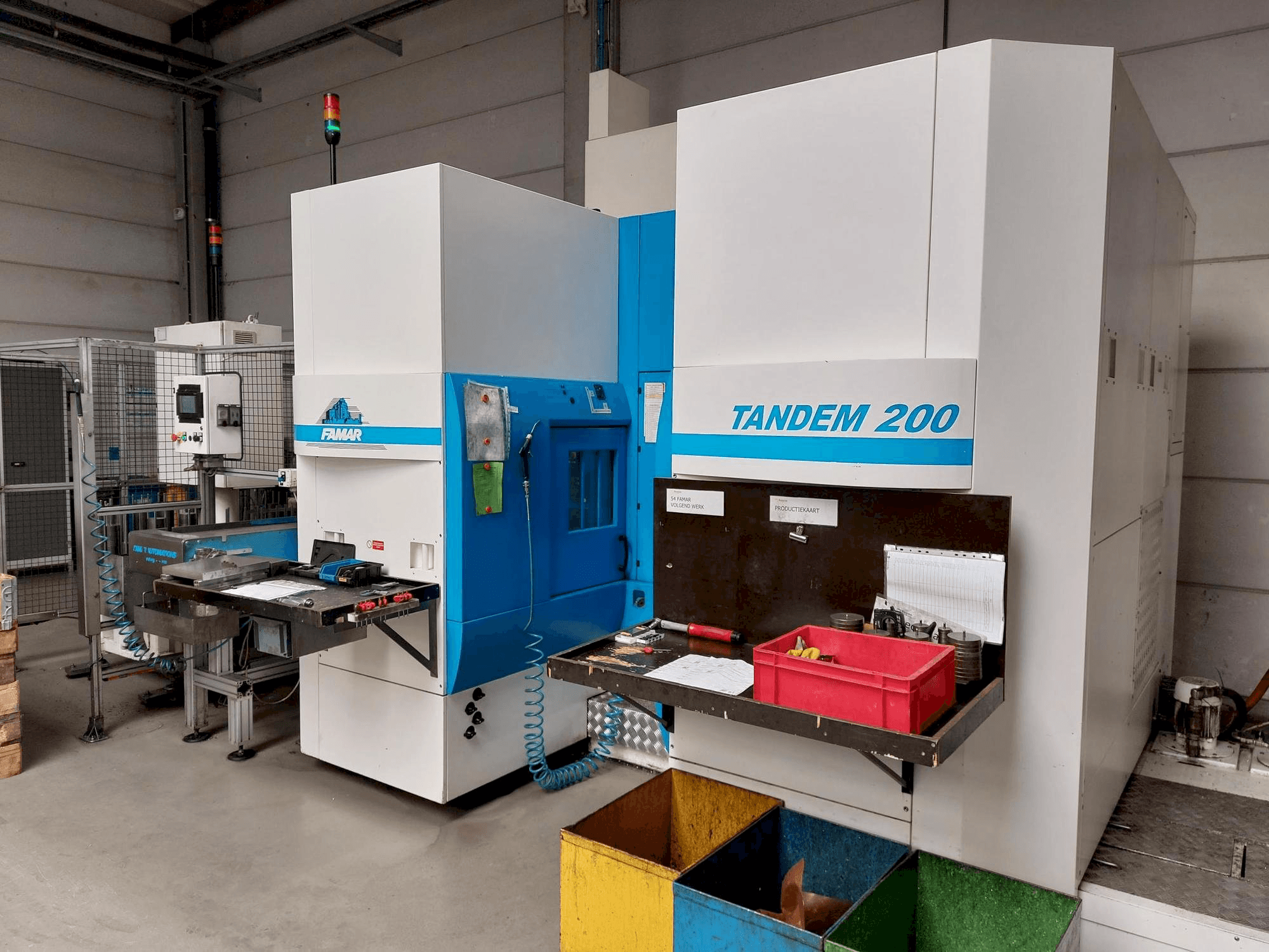 Mašīnas Famar Tandem 200 pretskats