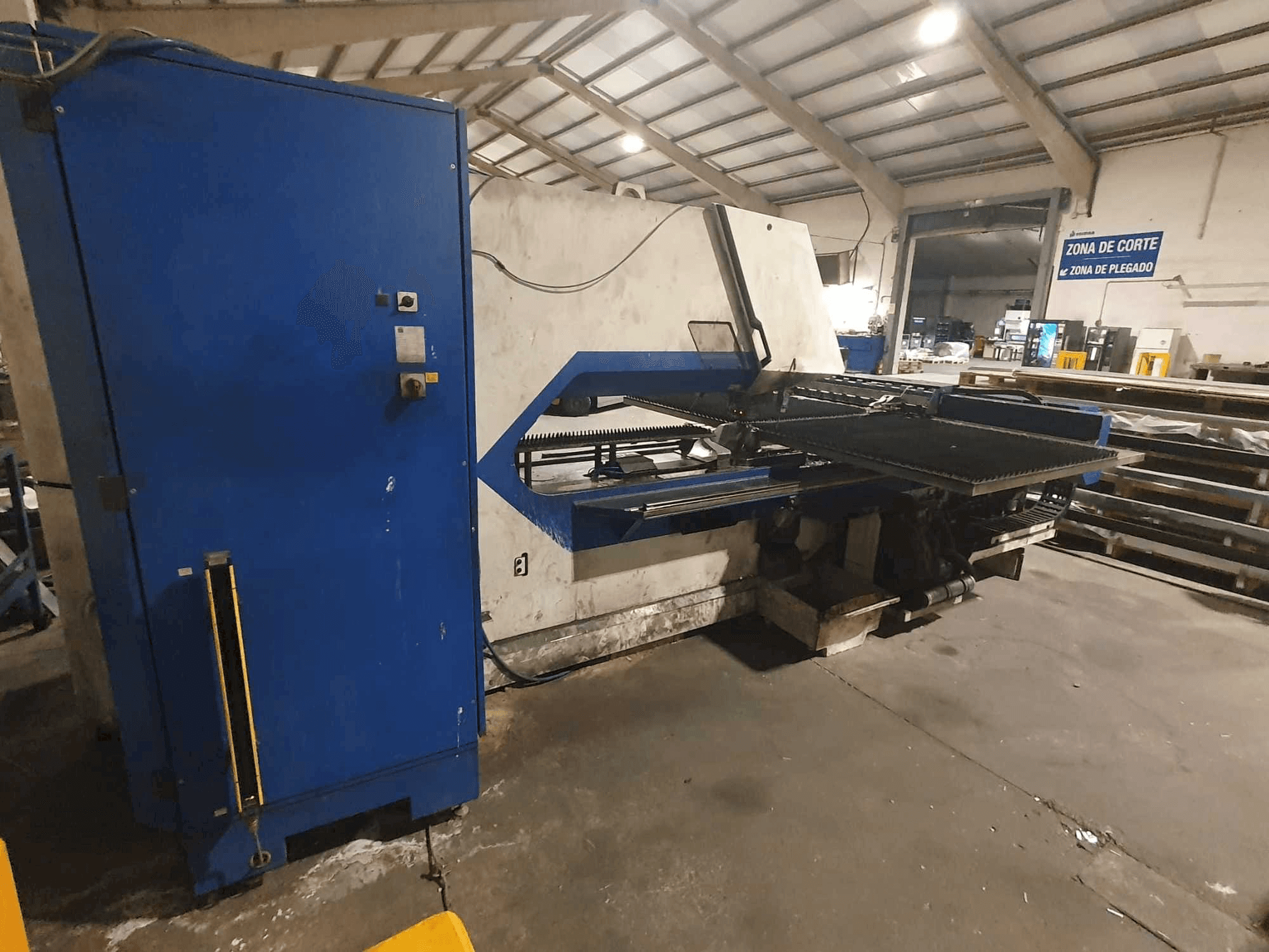 Mašīnas TRUMPF Trumatic 2000R pretskats