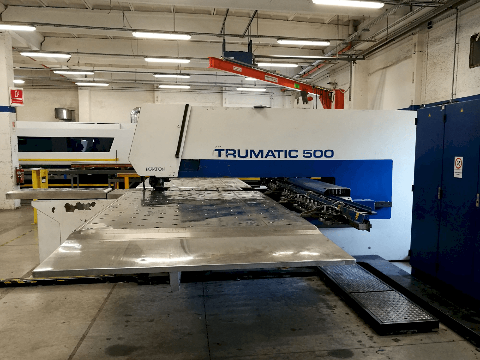 Mašīnas Trumpf Trumatic 500 R kreisās malas skats