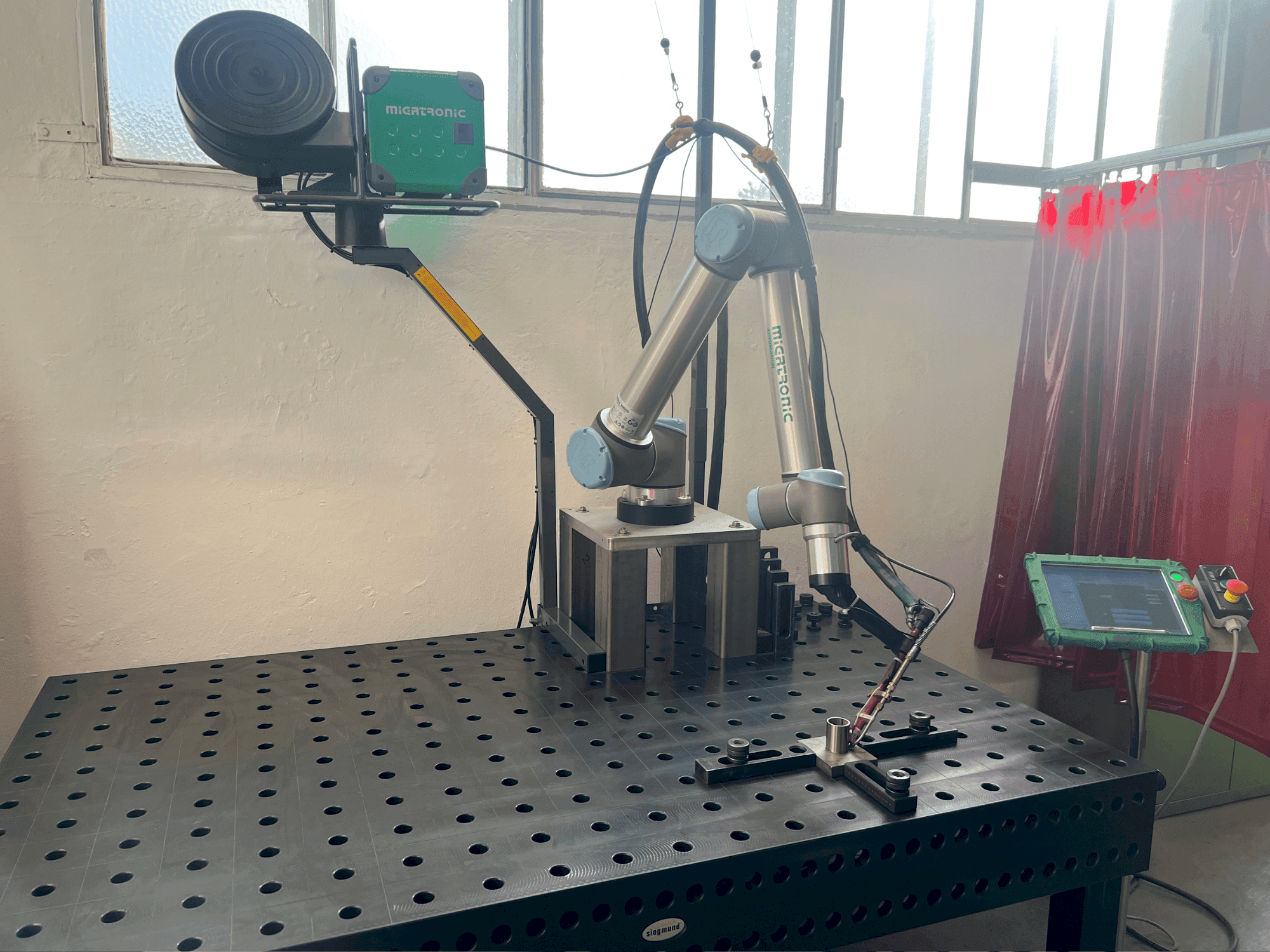 Mašīnas MIGATRONIC PI 350 AC/DC pretskats