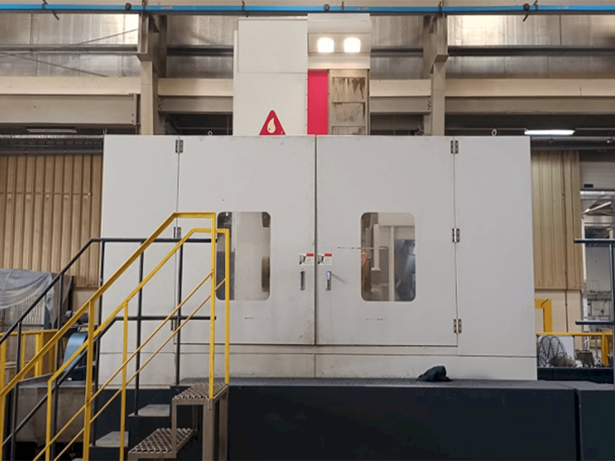 Mašīnas YOU JI HBM130/3022 pretskats