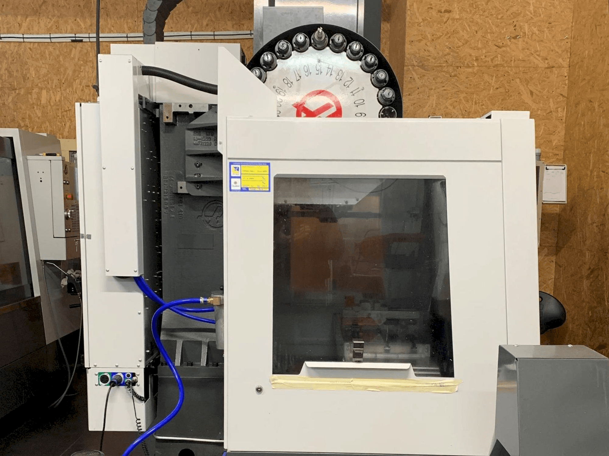 Mašīnas HAAS VF-2EU pretskats