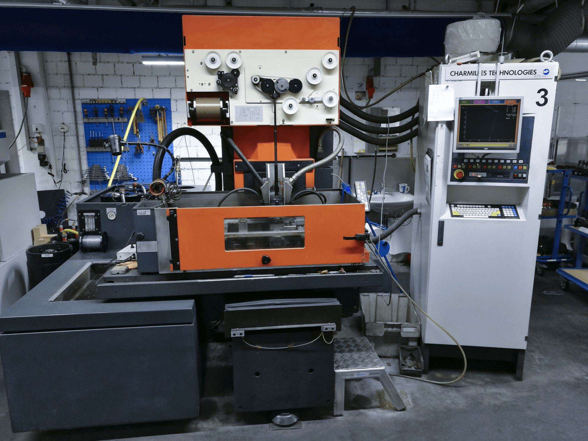 Mašīnas CHARMILLES ROBOFIL 2020-1 pretskats