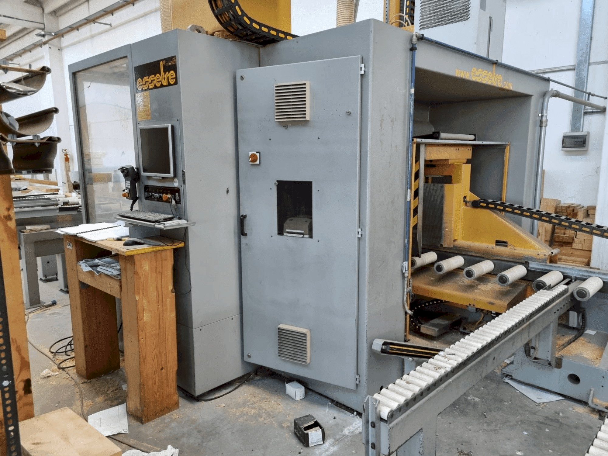 Mašīnas ESSETRE TECHNO pretskats