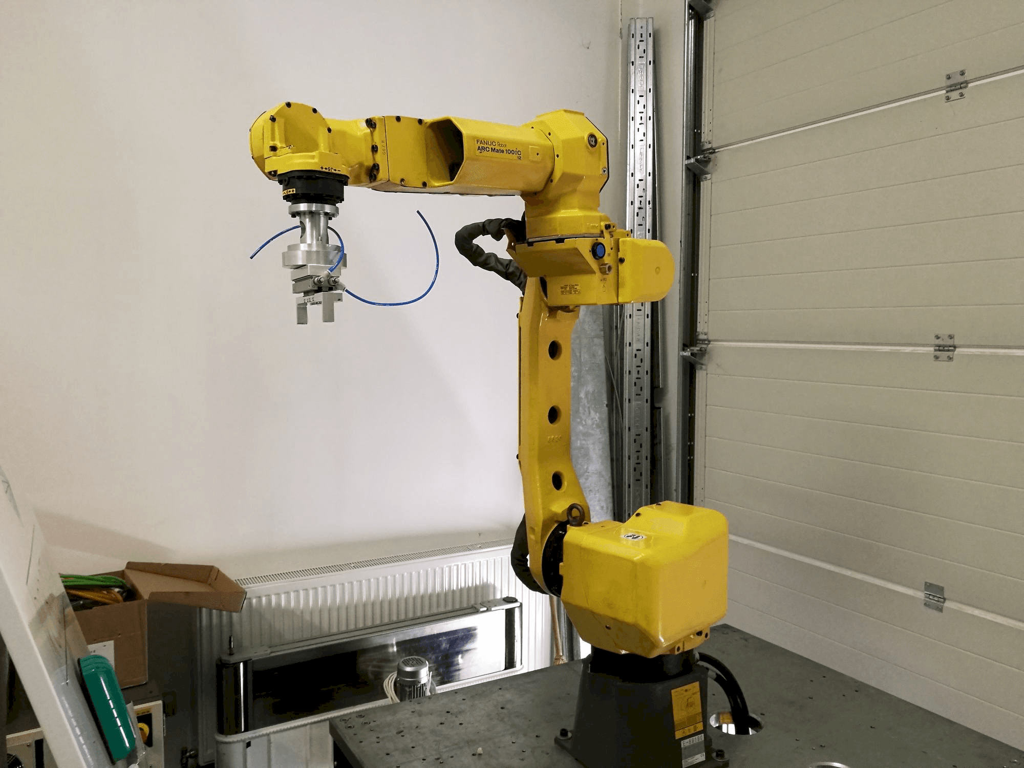 Mašīnas FANUC ARC Mate 100iC/12 pretskats