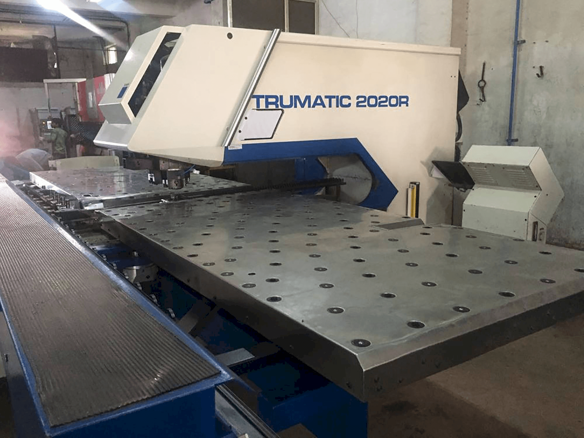 Mašīnas Trumpf skats Trumatic 2020R no labās puses