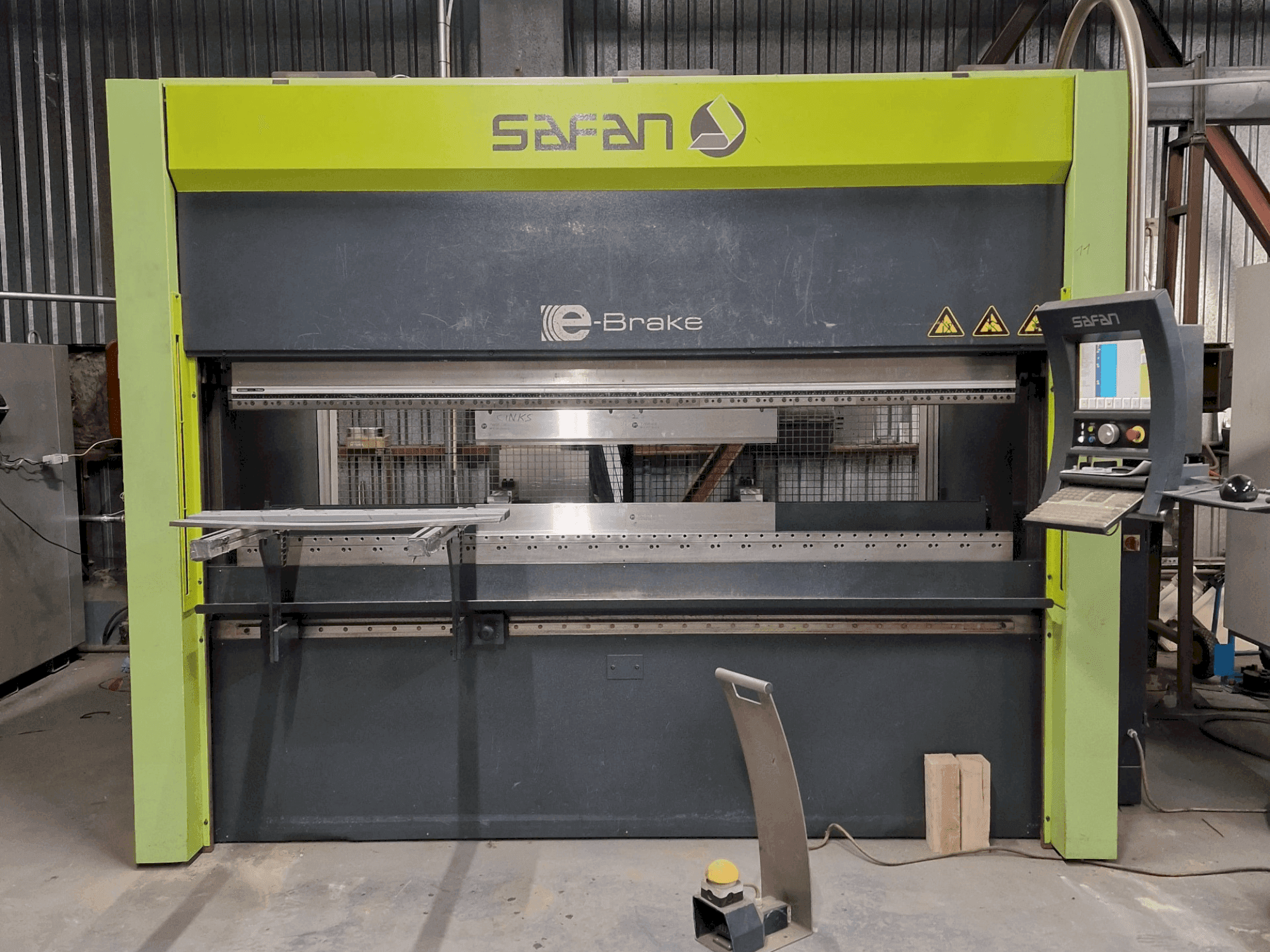 Mašīnas Safan E-Brake 80-2550-Ts3 Cnc pretskats