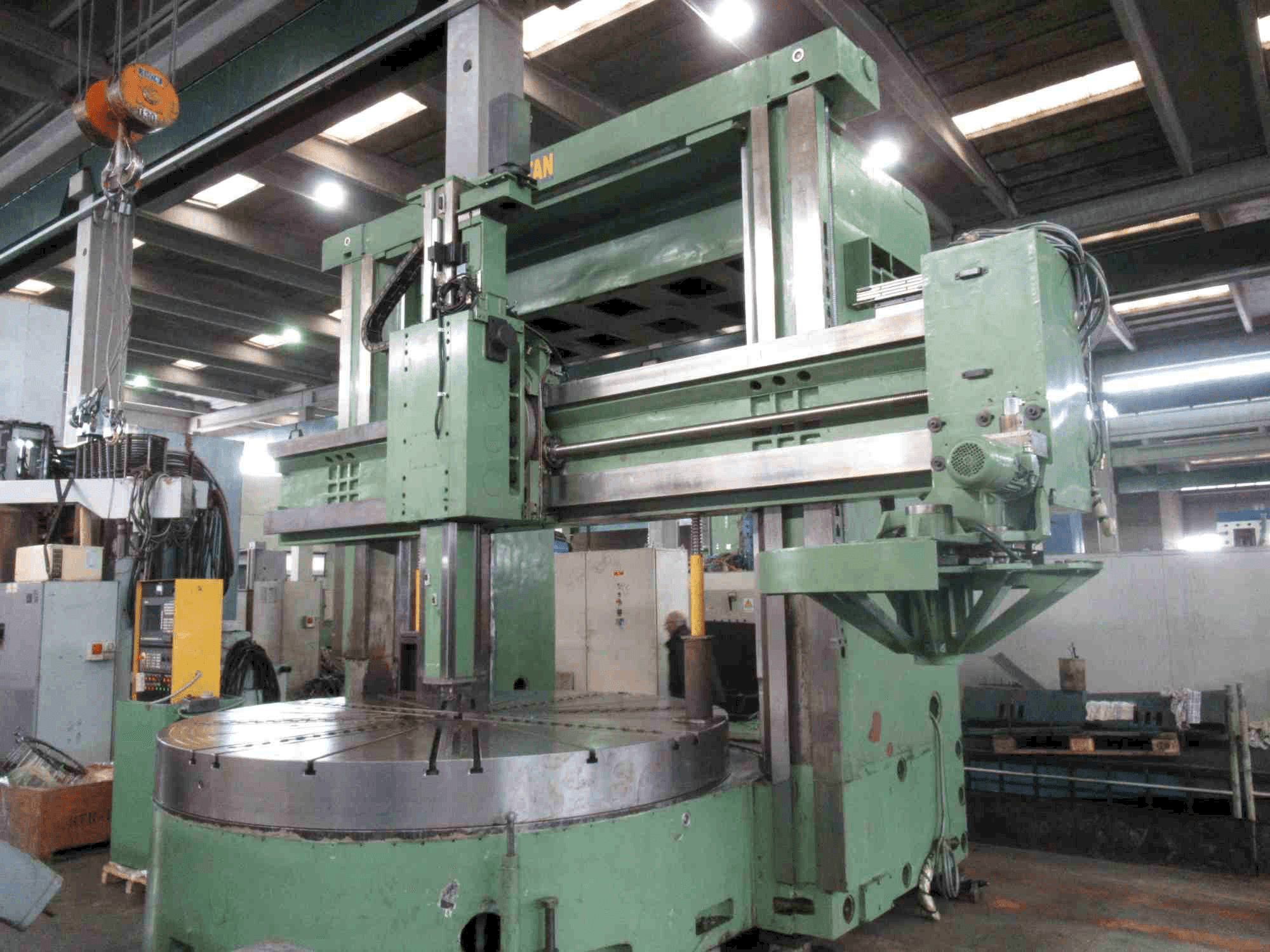 Mašīnas Titan SC 33 CNC pretskats