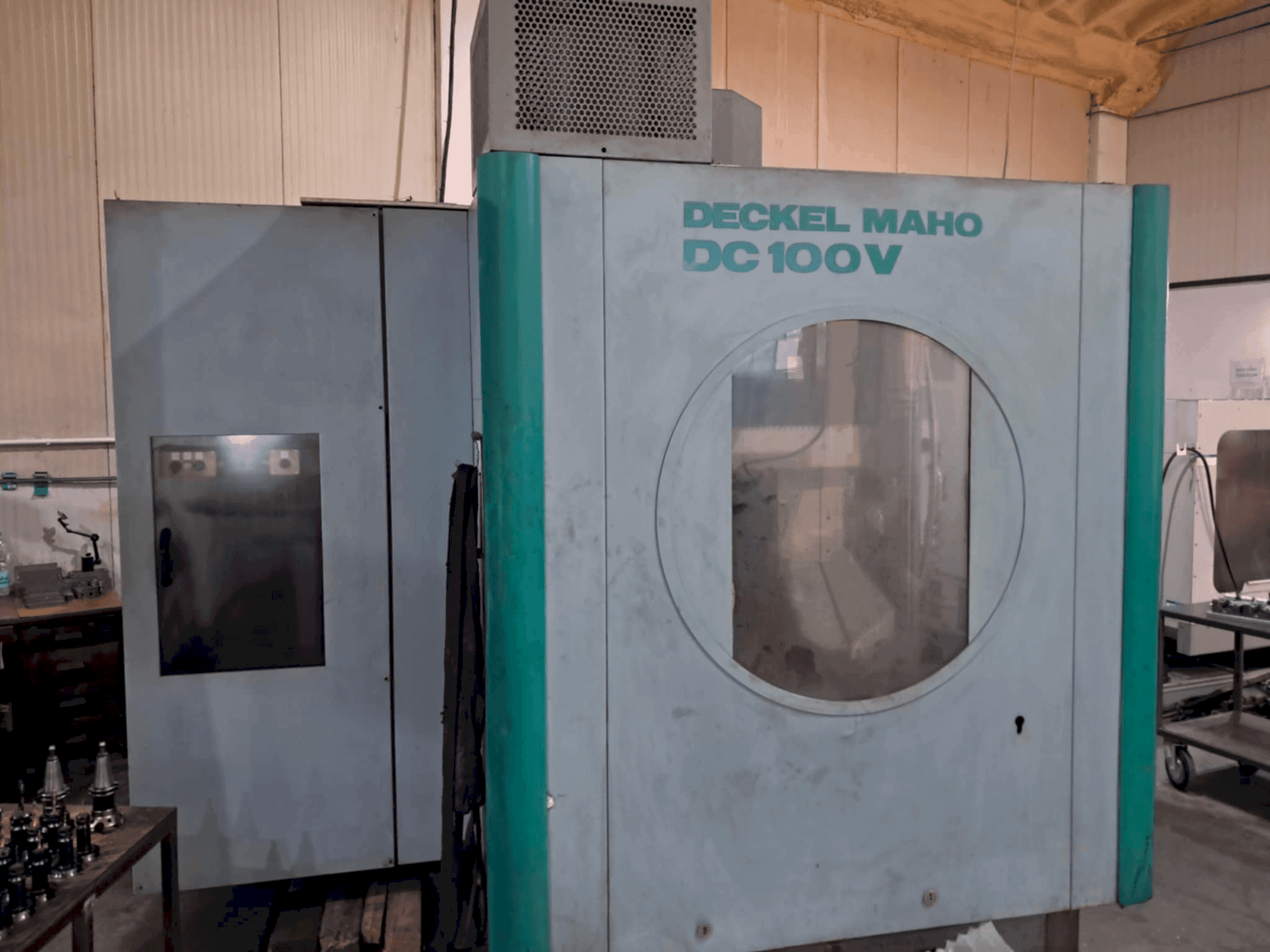 Mašīnas DECKEL MAHO DC 100V pretskats