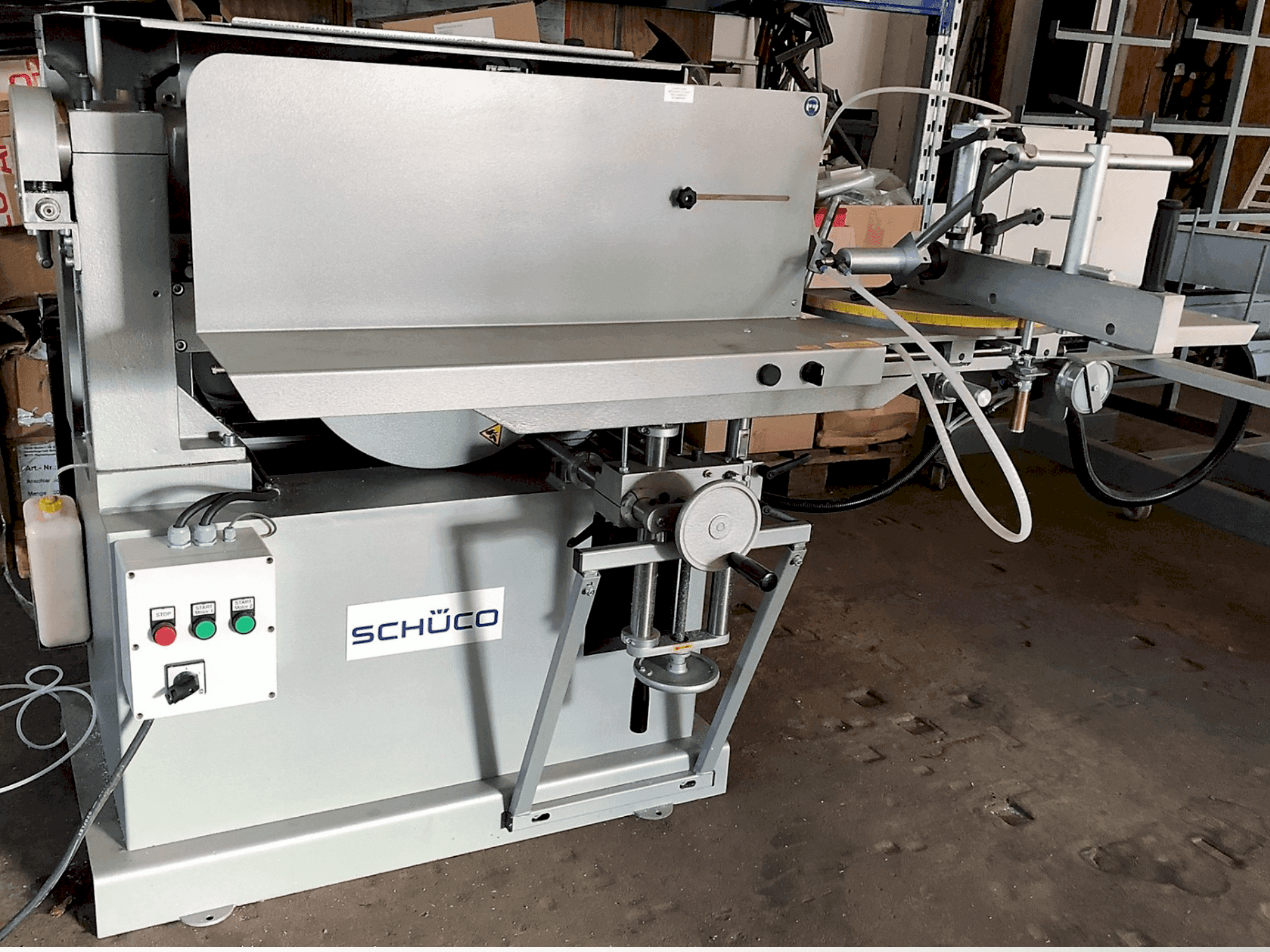 Mašīnas SCHÜCO AS 450 pretskats