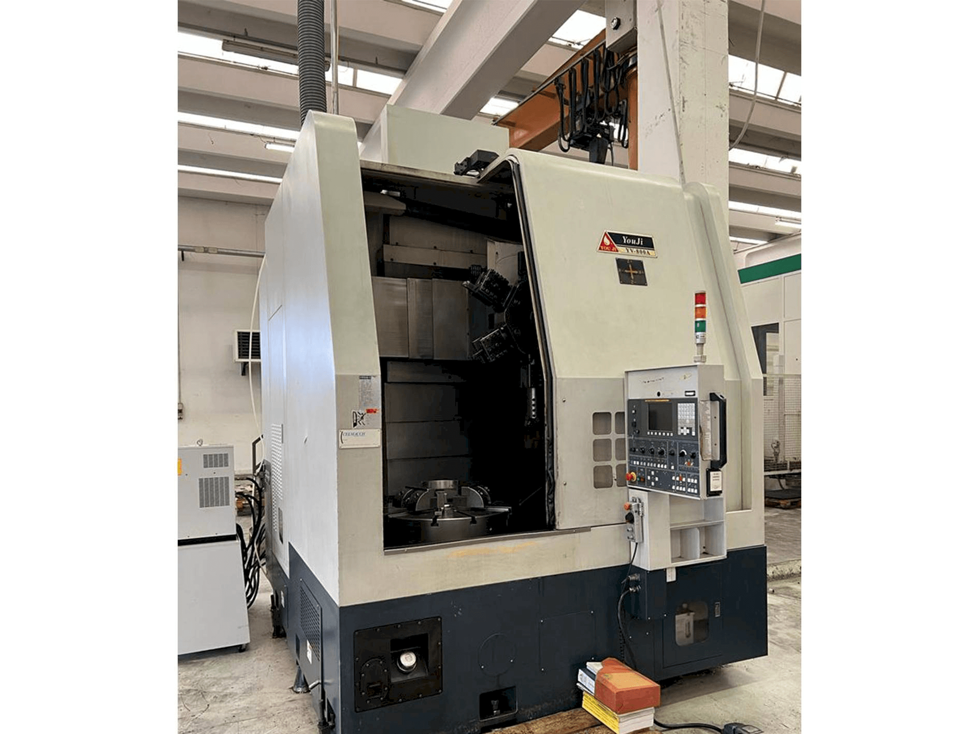 Mašīnas YOU JI YV-800A pretskats