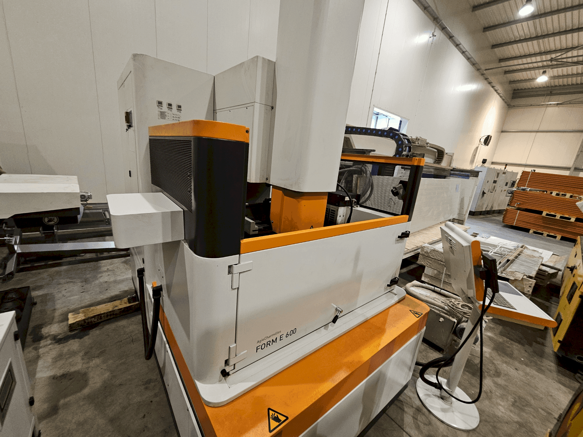 Mašīnas AgieCharmilles Form E 600 pretskats