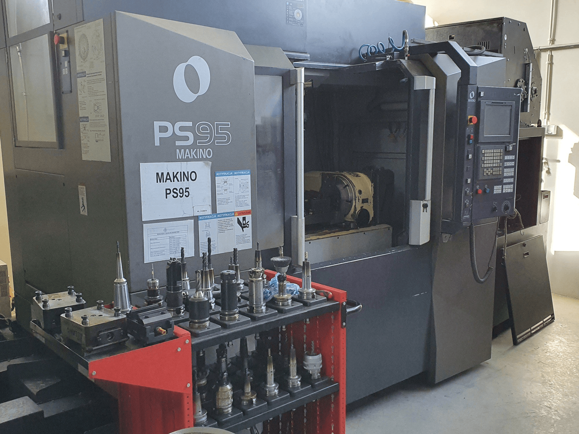 Mašīnas Makino PS95 pretskats