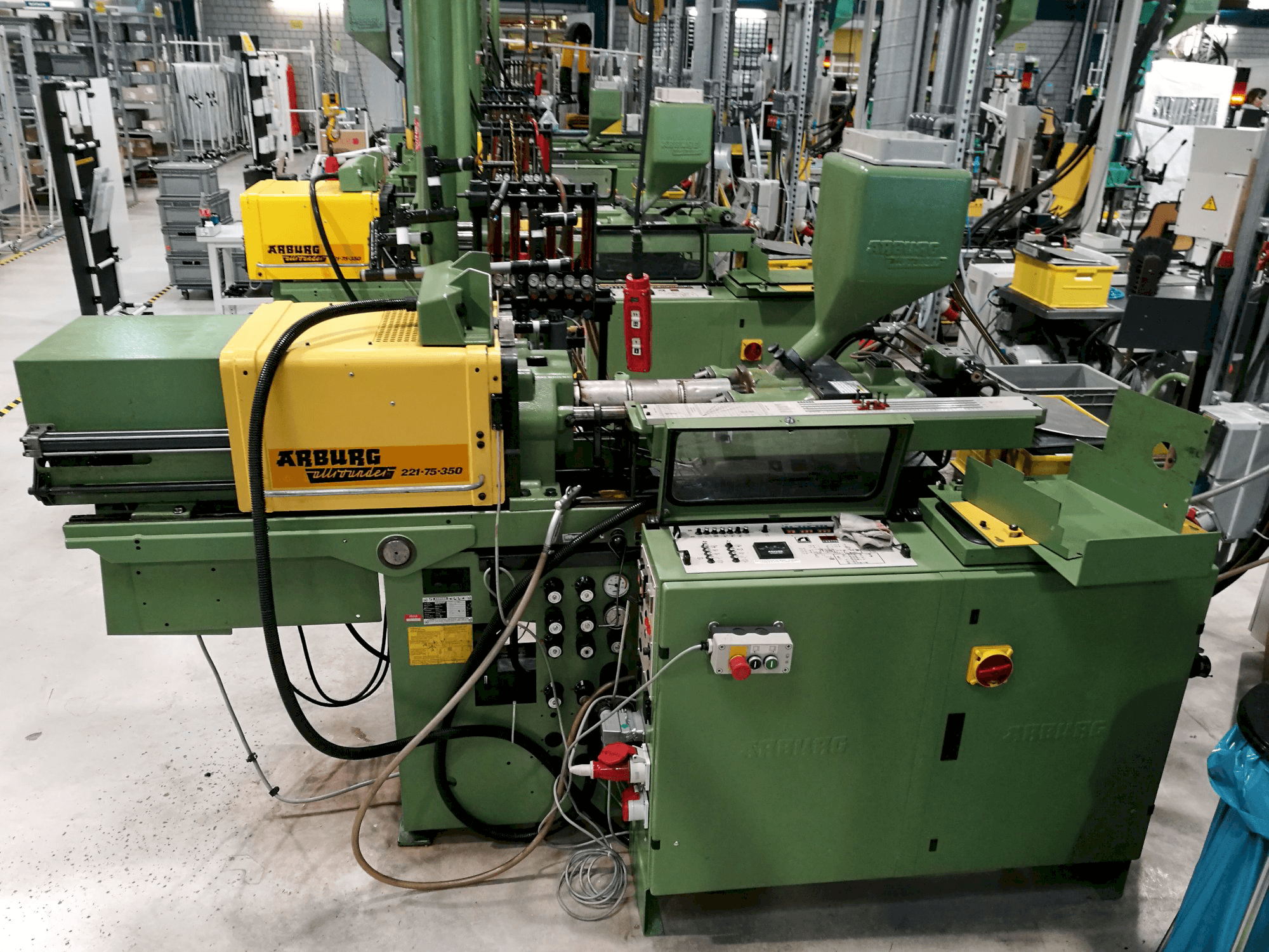 Mašīnas Arburg Allrounder 221-75-350 labās malas skats