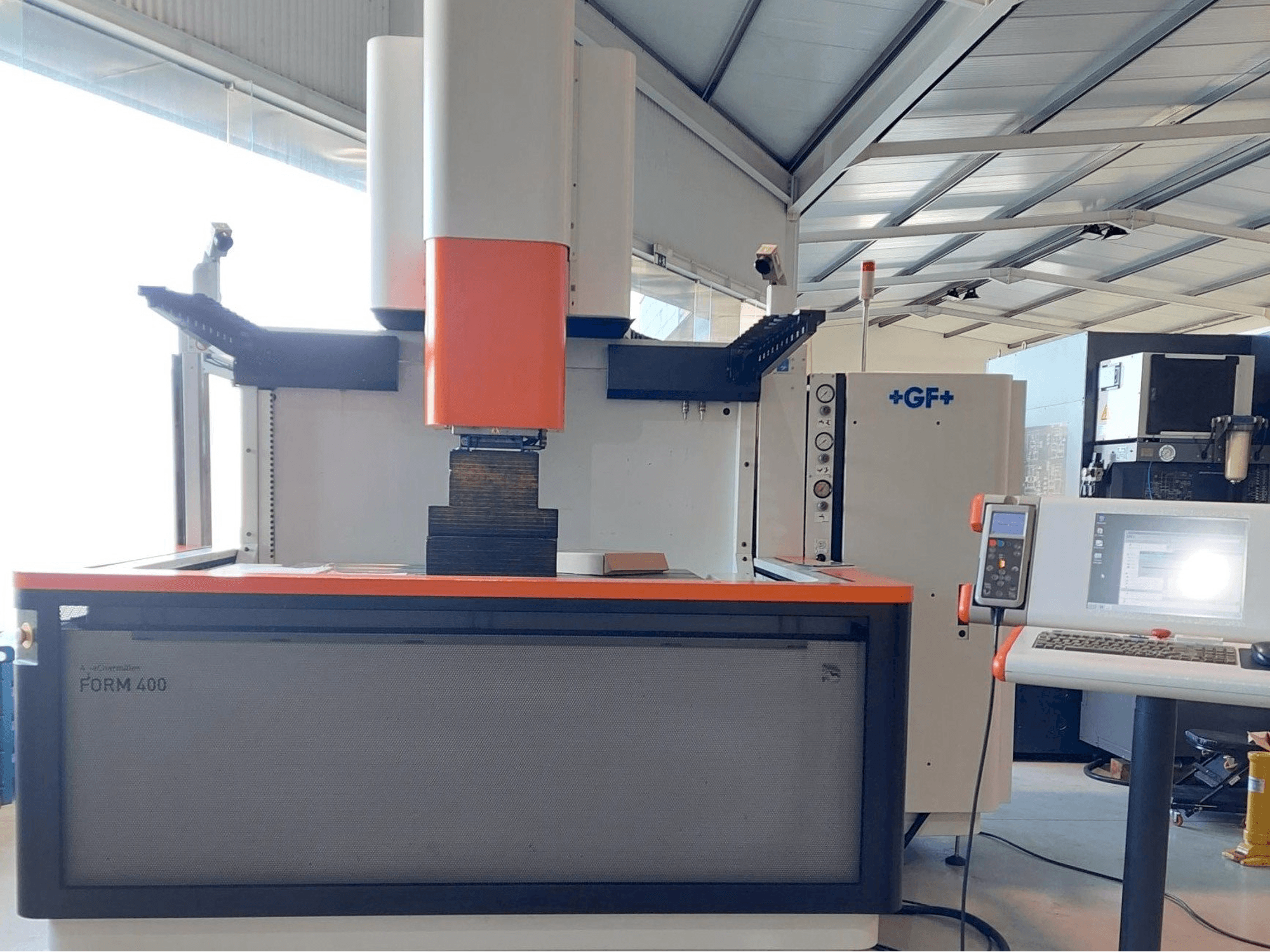 Mašīnas AgieCharmilles FORM 400 pretskats