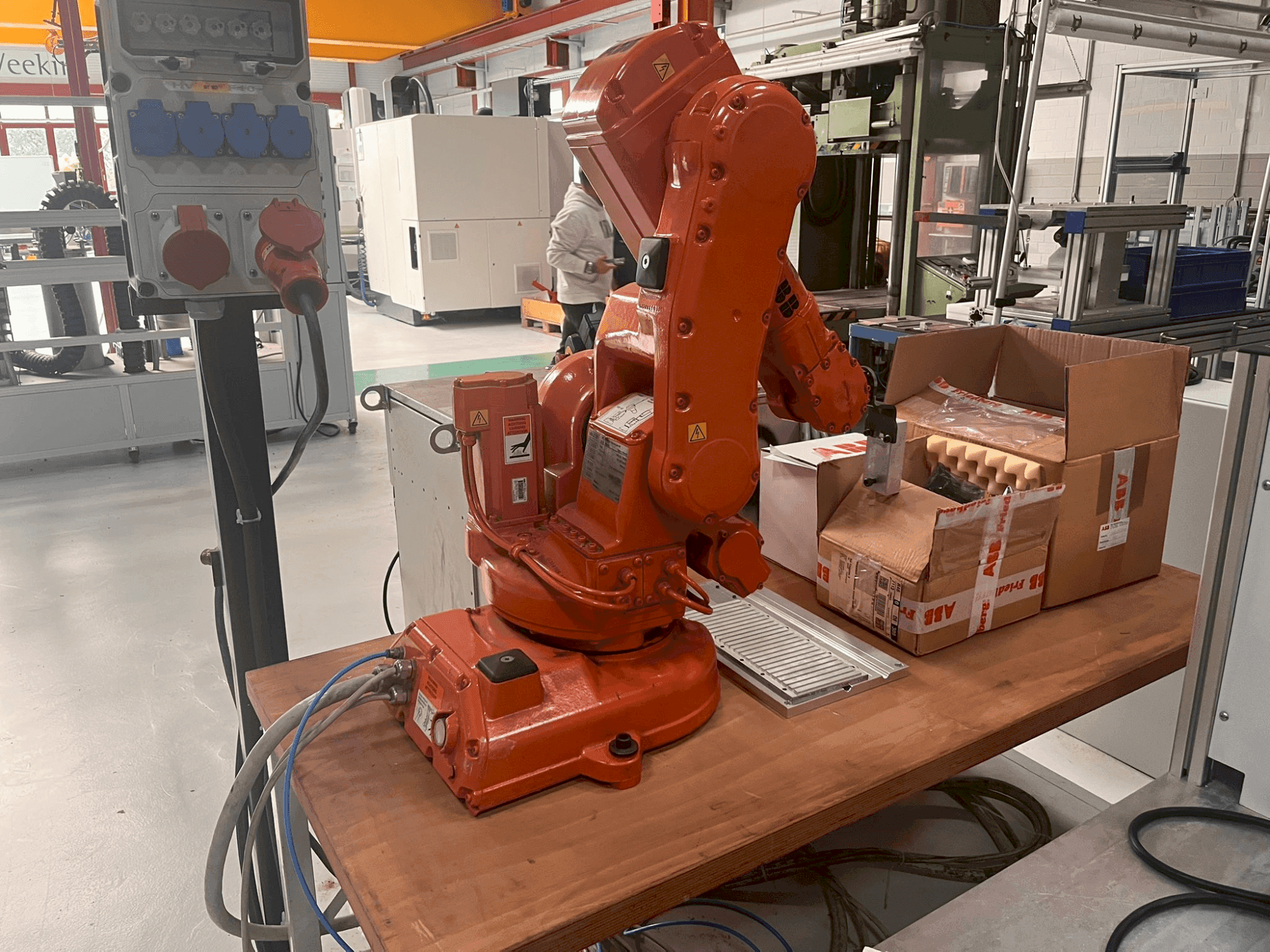 Mašīnas ABB IRB 140 M2000 pretskats