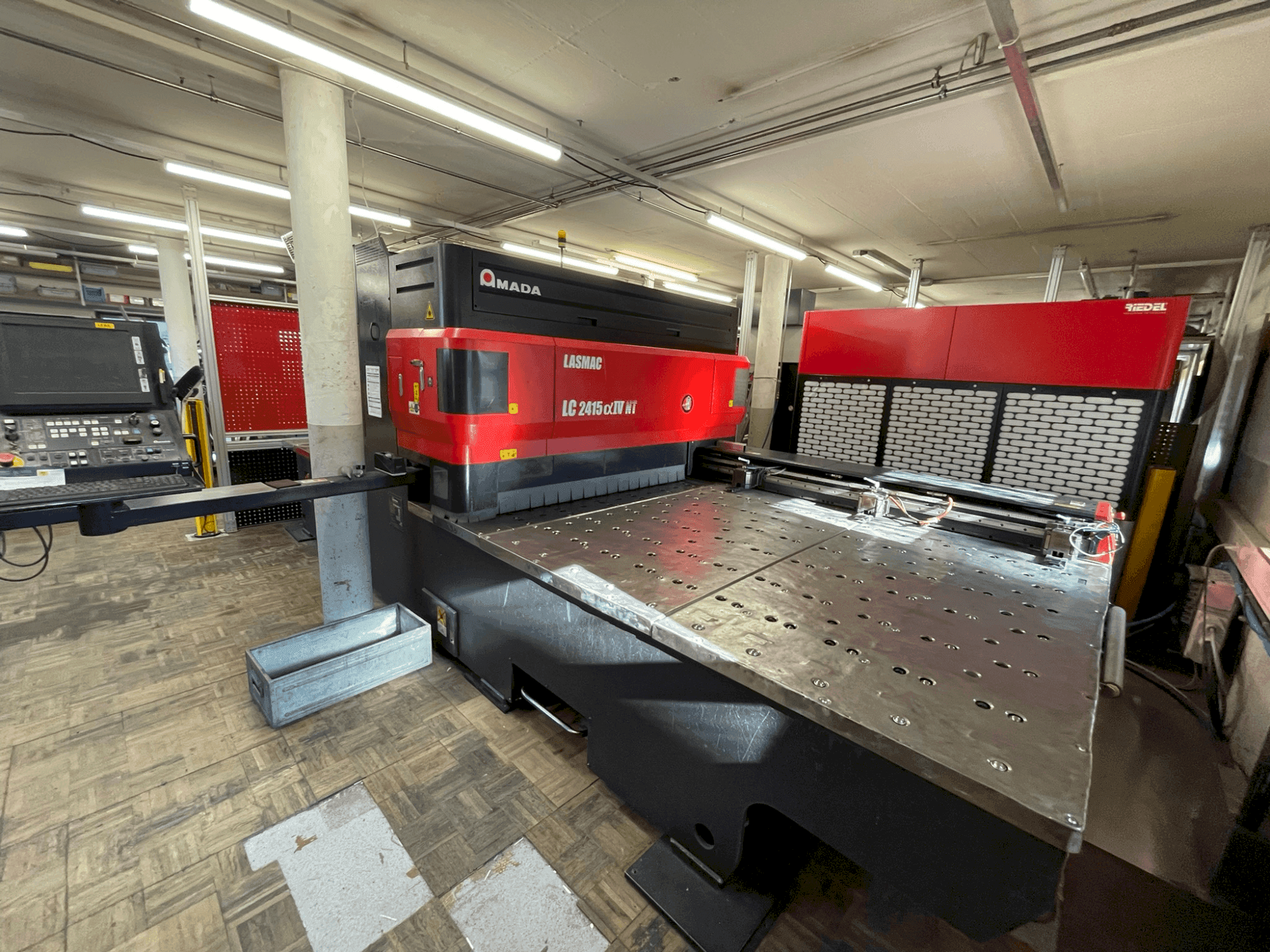 Mašīnas AMADA LC 2415 α-IV NT pretskats