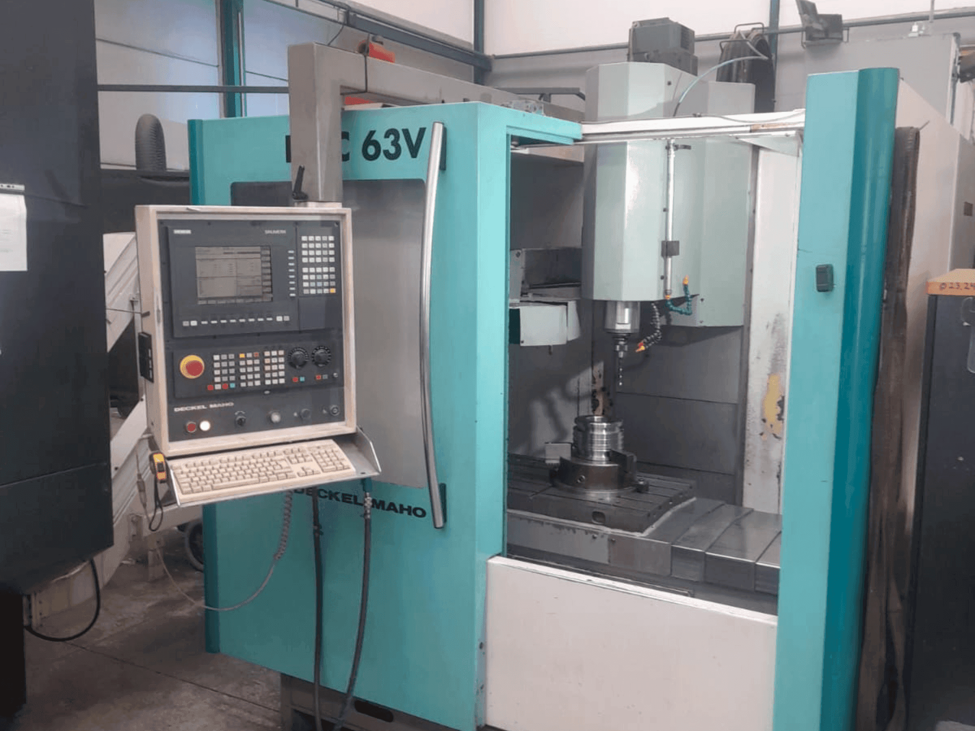Mašīnas DECKEL DMC-63V pretskats
